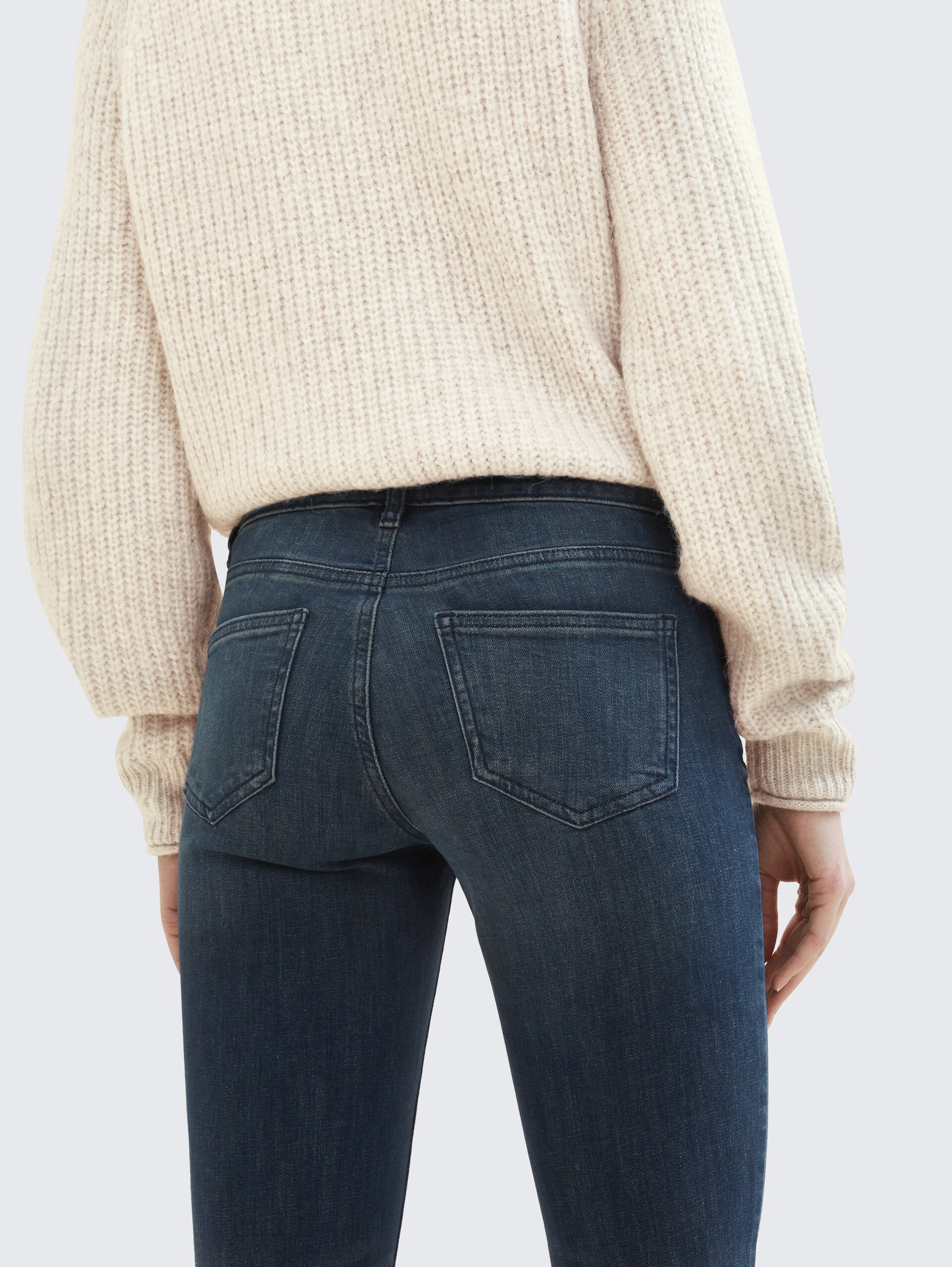 TTALEXA STRAIGHT Jeans - dark stone wash denim - Detail-Model-Ansicht