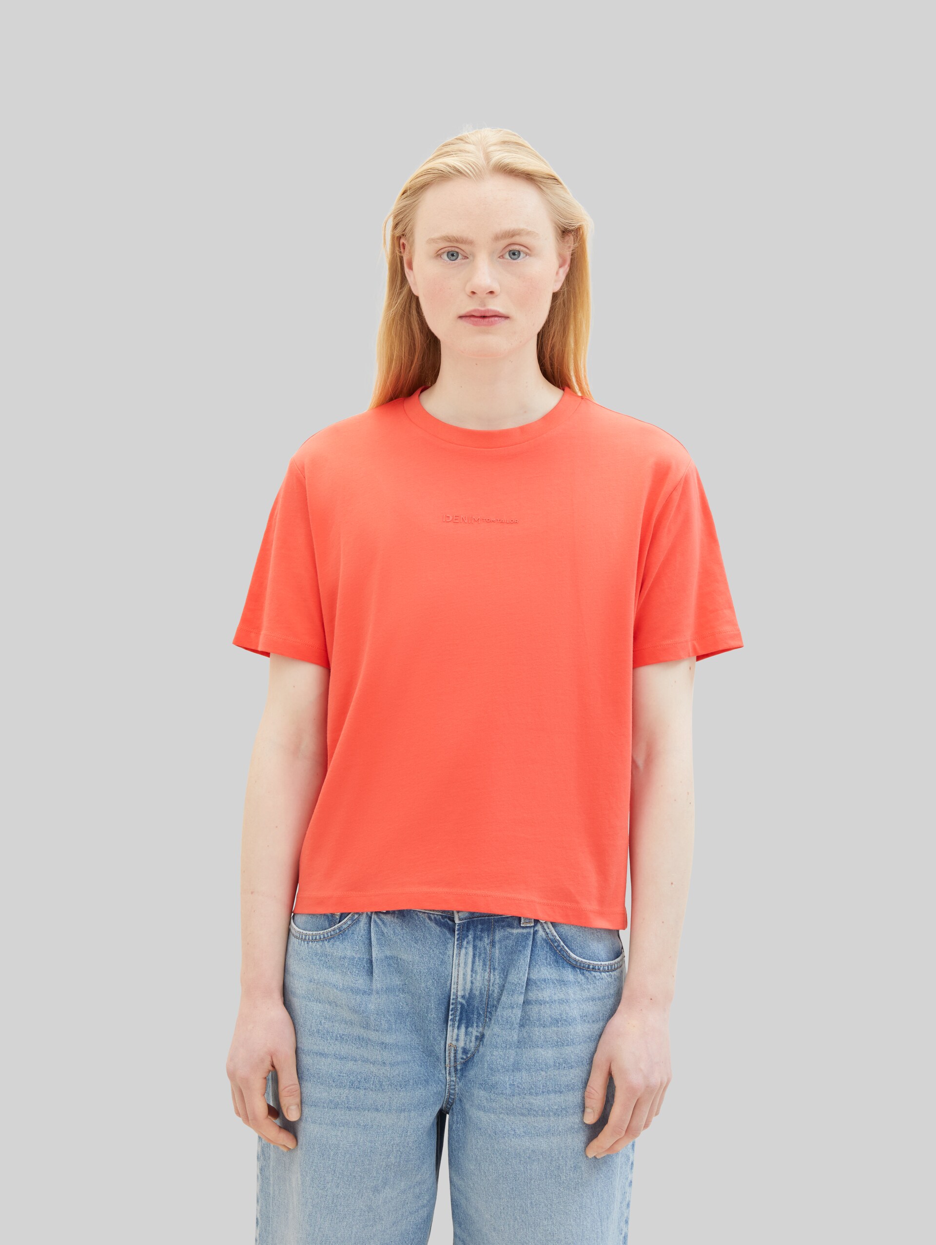 T-shirt Boxy Fit en coton - Plain Red - Découpe Vue de face du modèle