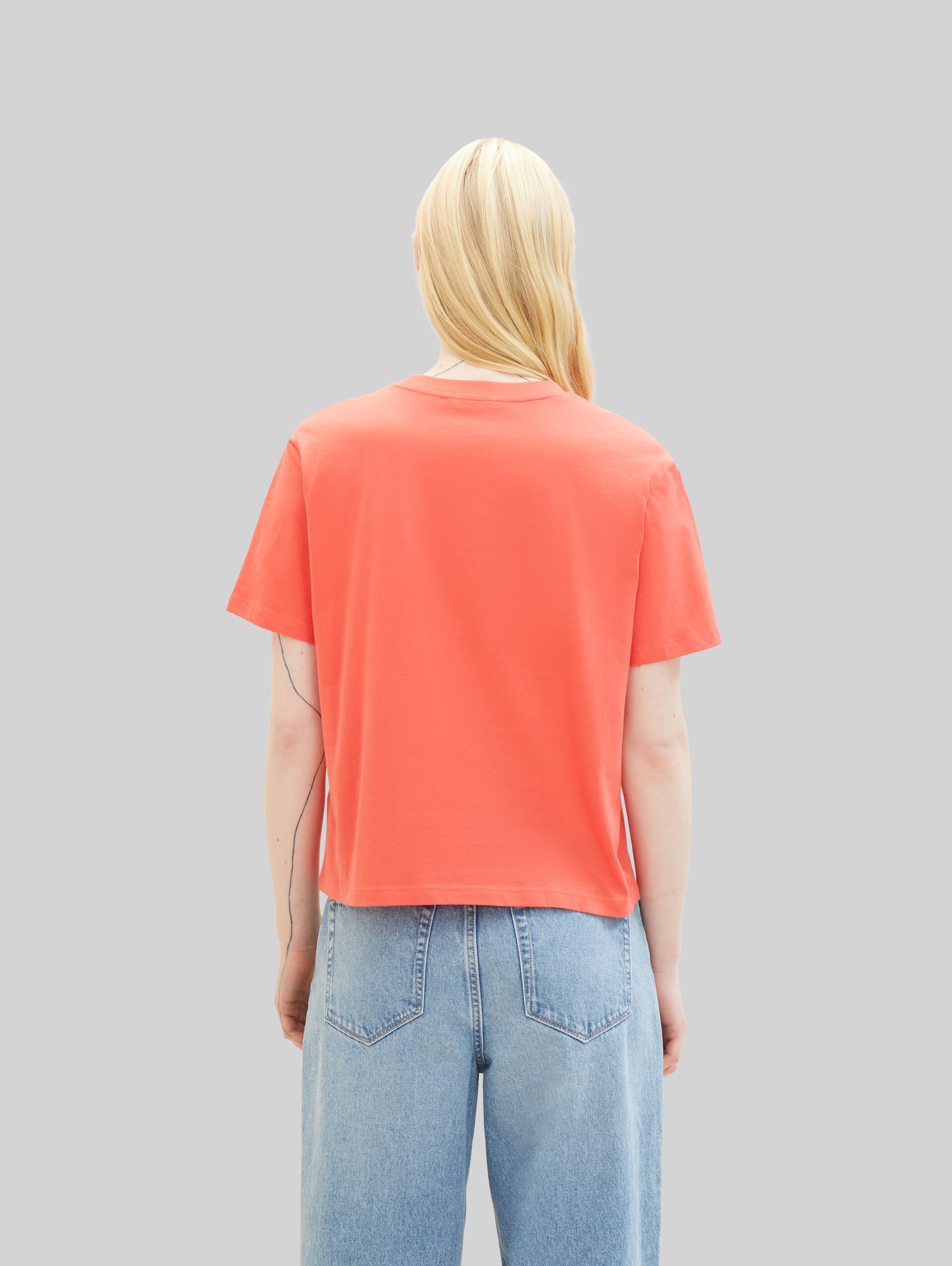 T-shirt Boxy Fit en coton - Plain Red - Découpe Vue arrière du modèle