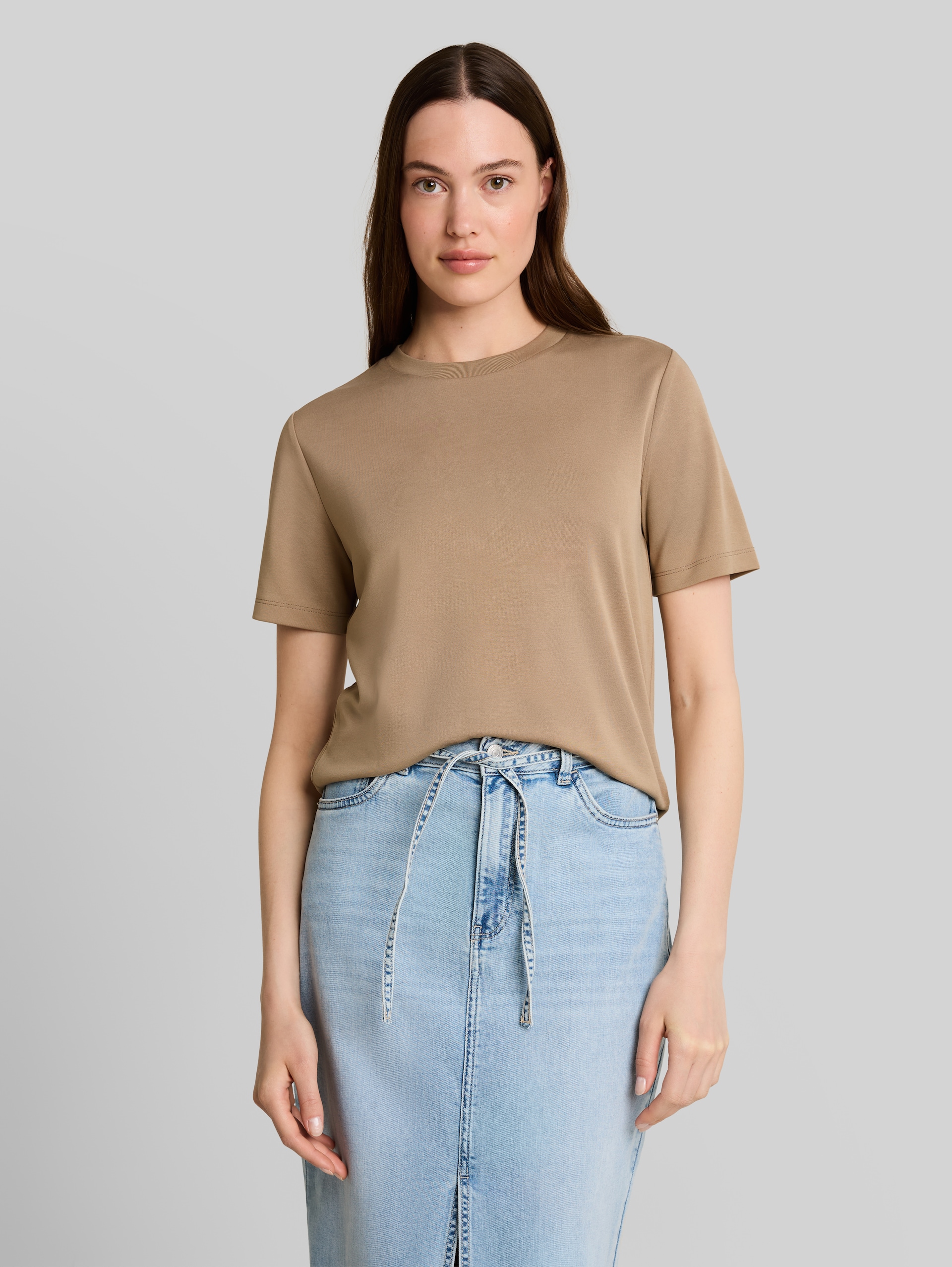 T-shirt met losse pasvorm - Mink Beige - Nek model vooraanzicht