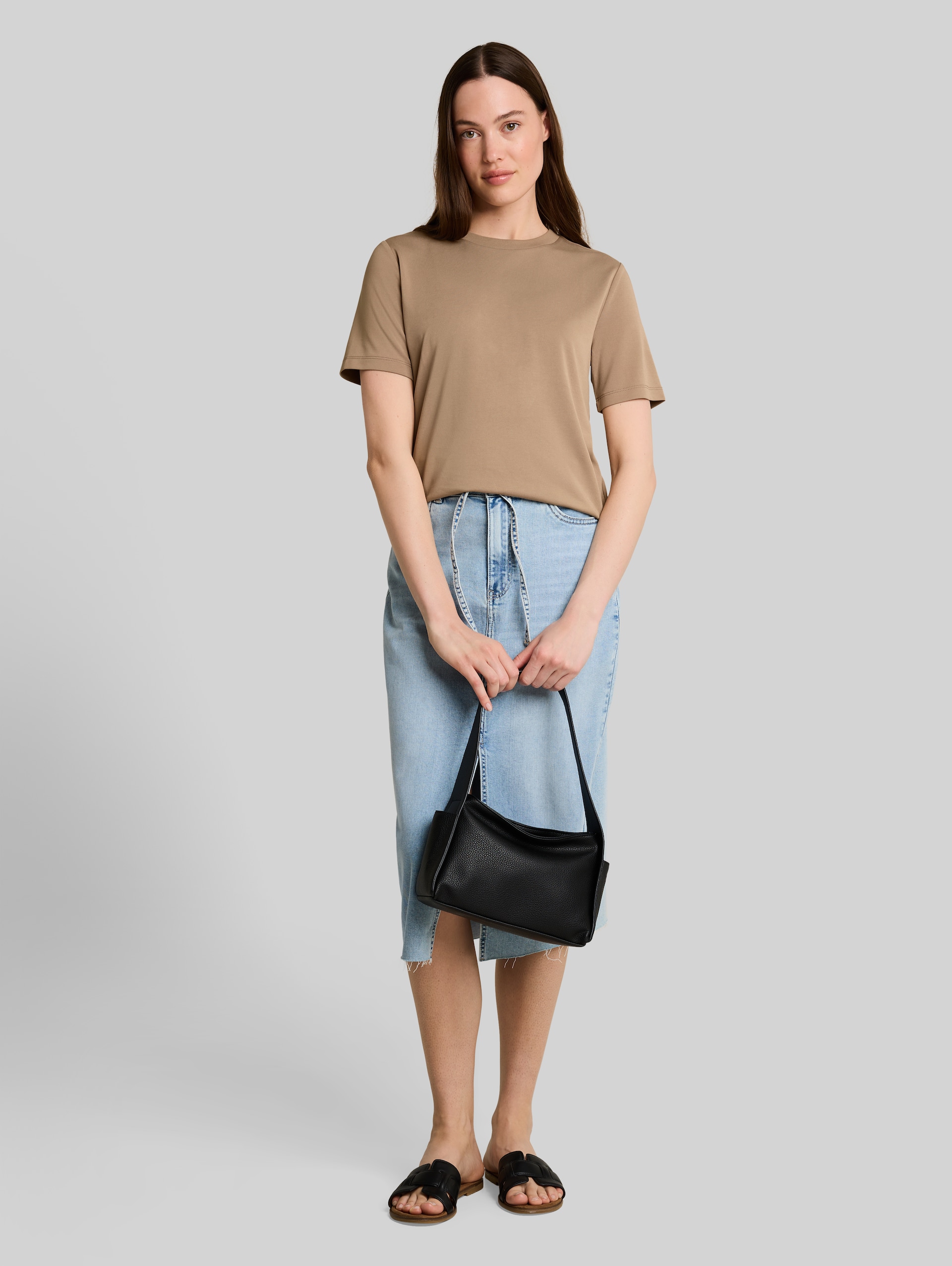T-shirt met losse pasvorm - Mink Beige - Model vooraanzicht