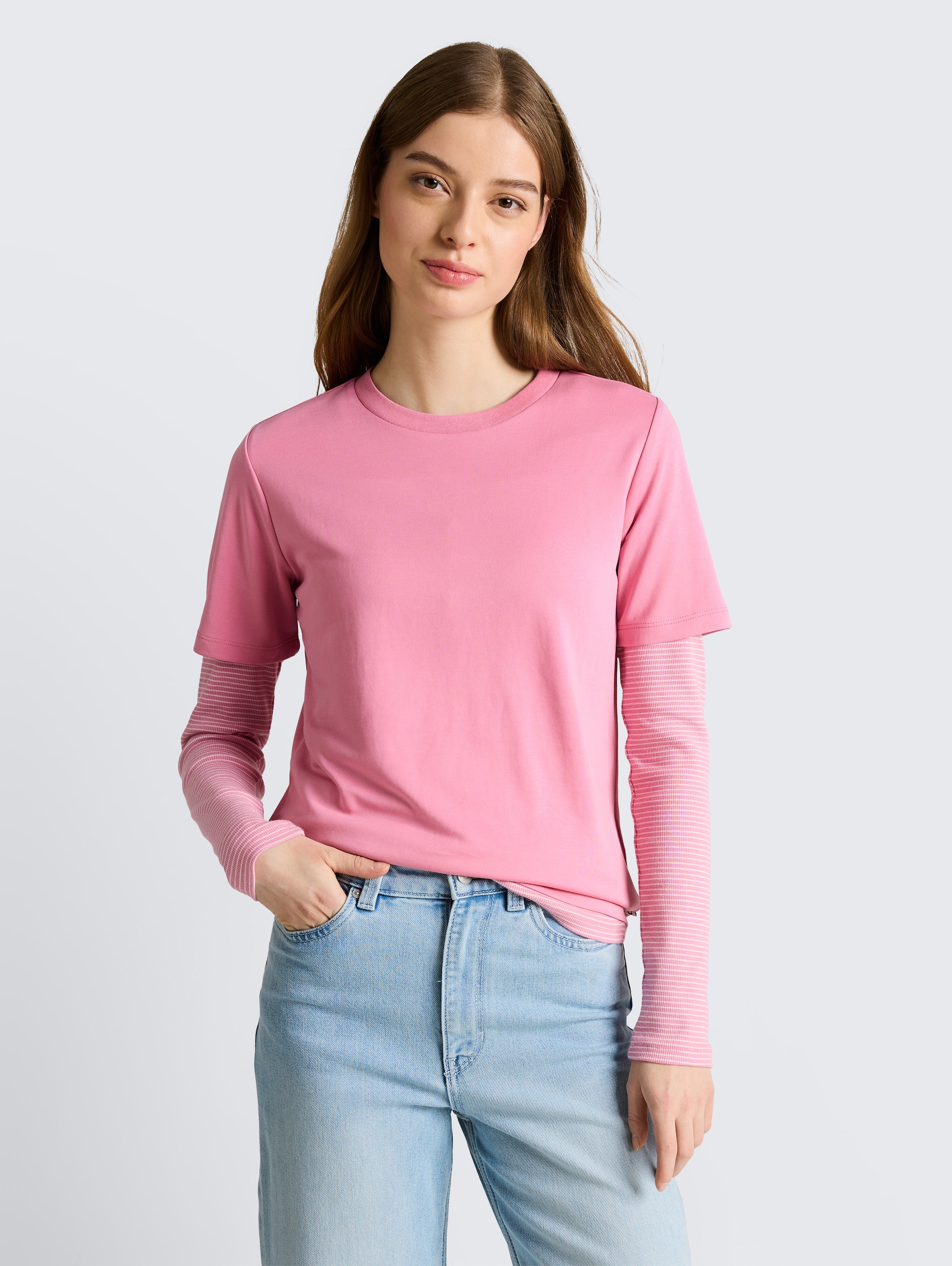T-shirt met losse pasvorm - Soft Blush Rose - Nek model vooraanzicht