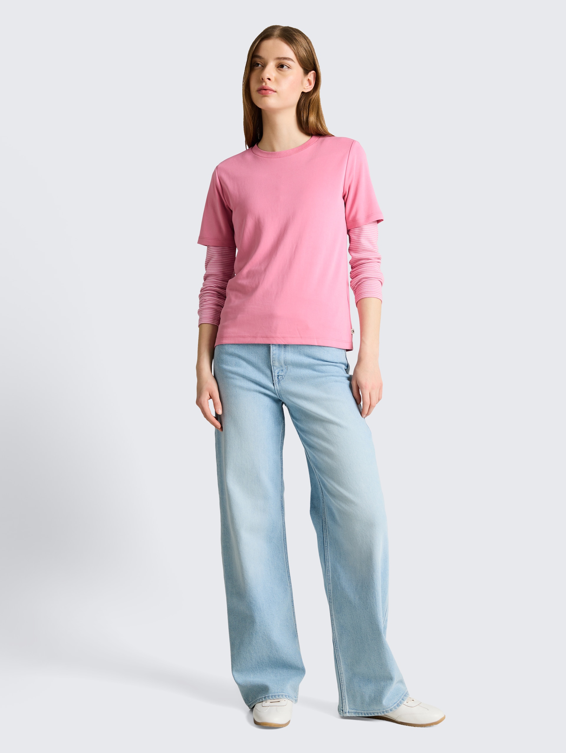 T-shirt met losse pasvorm - Soft Blush Rose - Model vooraanzicht
