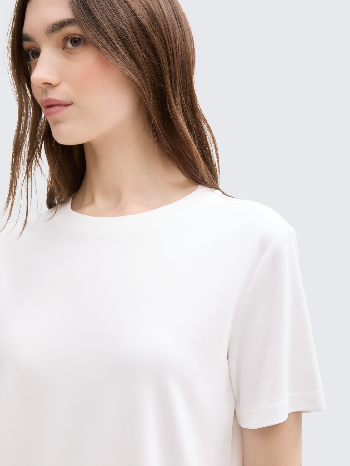 Loose Fit T-Shirt - White - Detail-Model-Ansicht