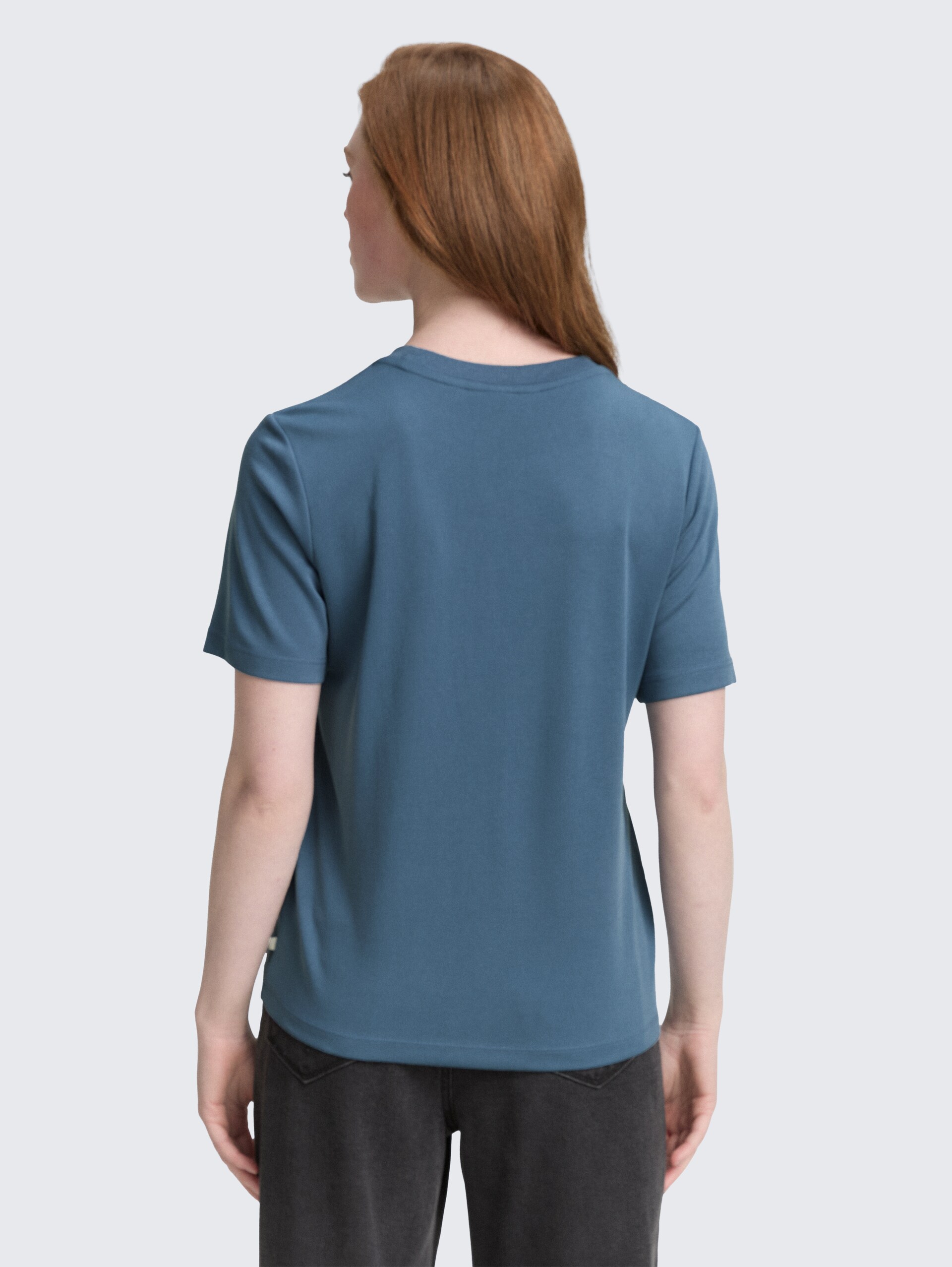 Loose Fit T-Shirt - dusty denim blue - Auschnitt Model-Rückansicht