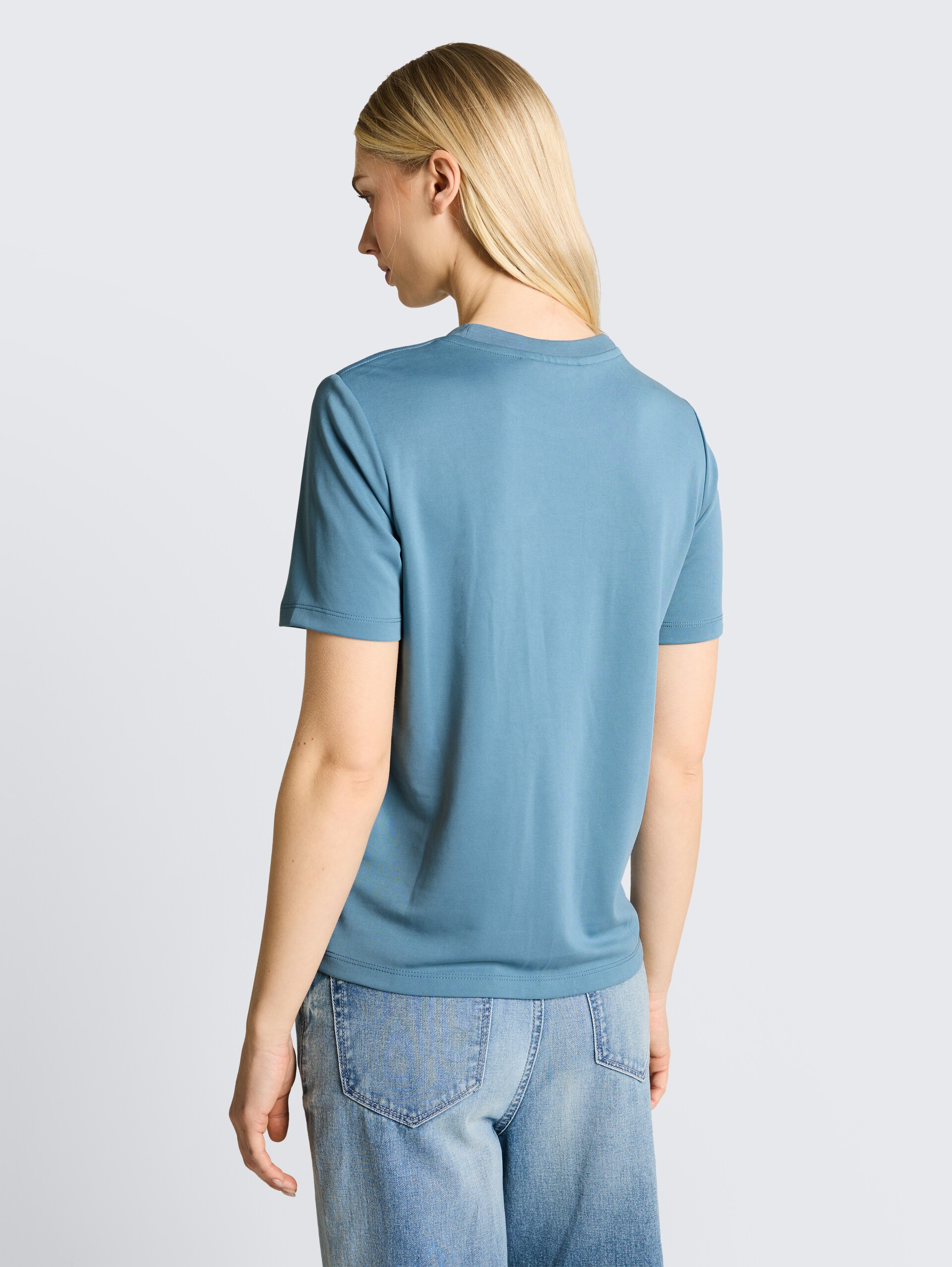 T-shirt met losse pasvorm - spring lake blue - Neklijn model-achteraanzicht