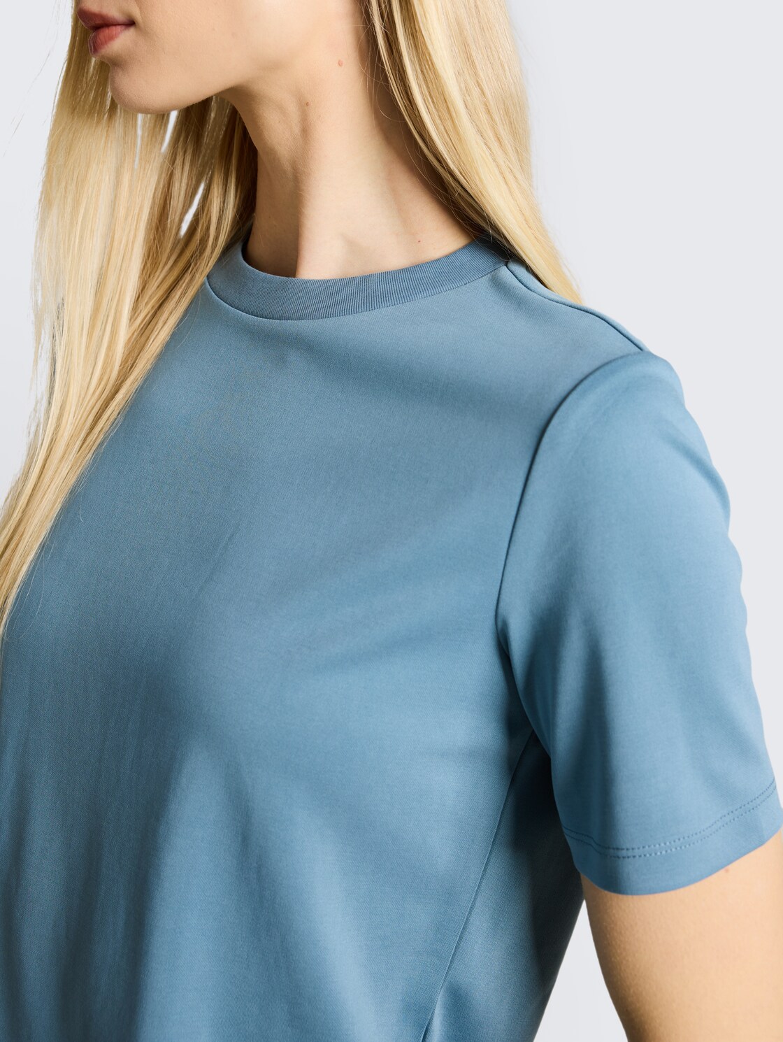 Loose Fit T-Shirt - spring lake blue - Detail-Model-Ansicht