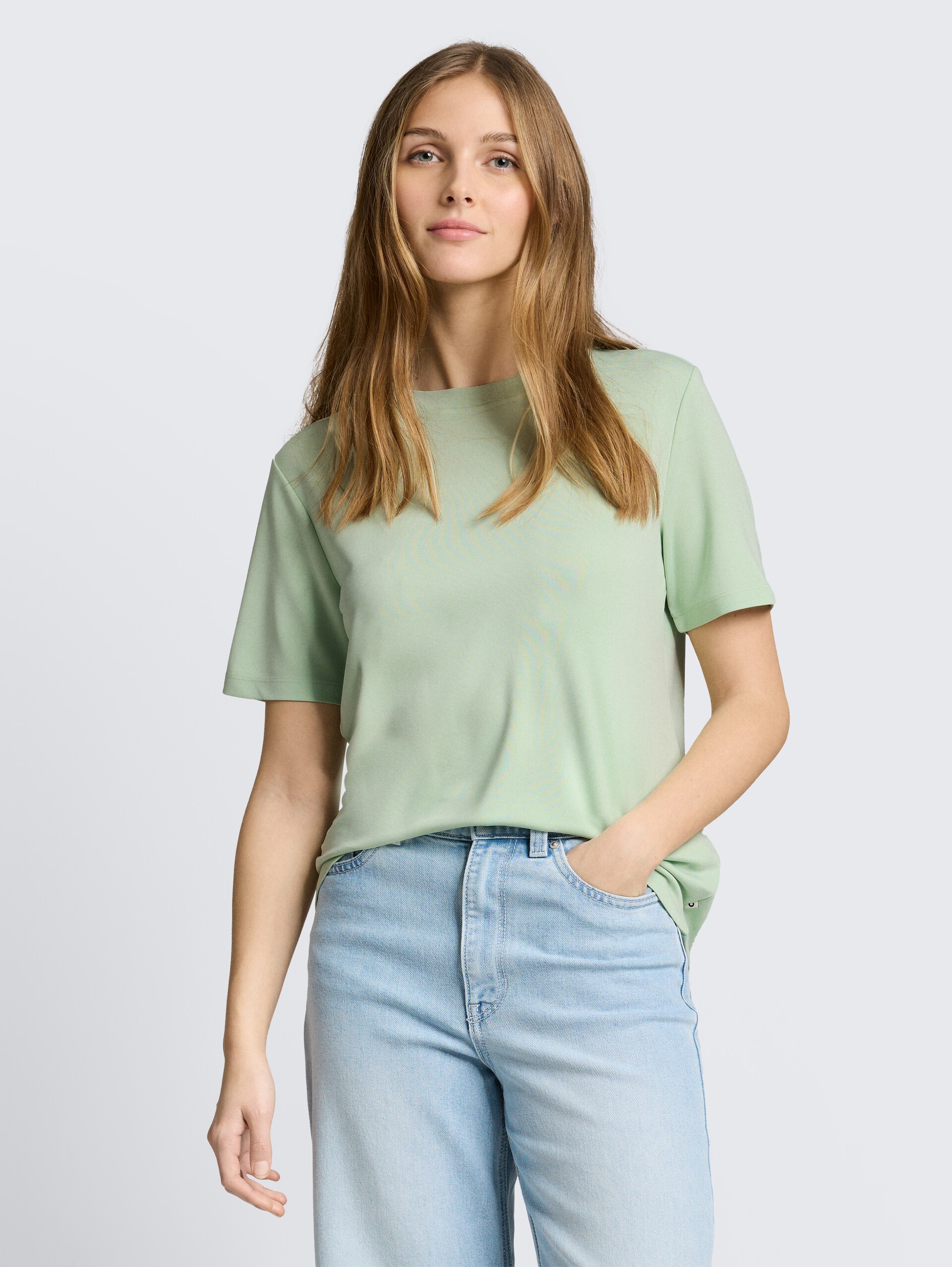 T-shirt met losse pasvorm - light matcha green - Nek model vooraanzicht