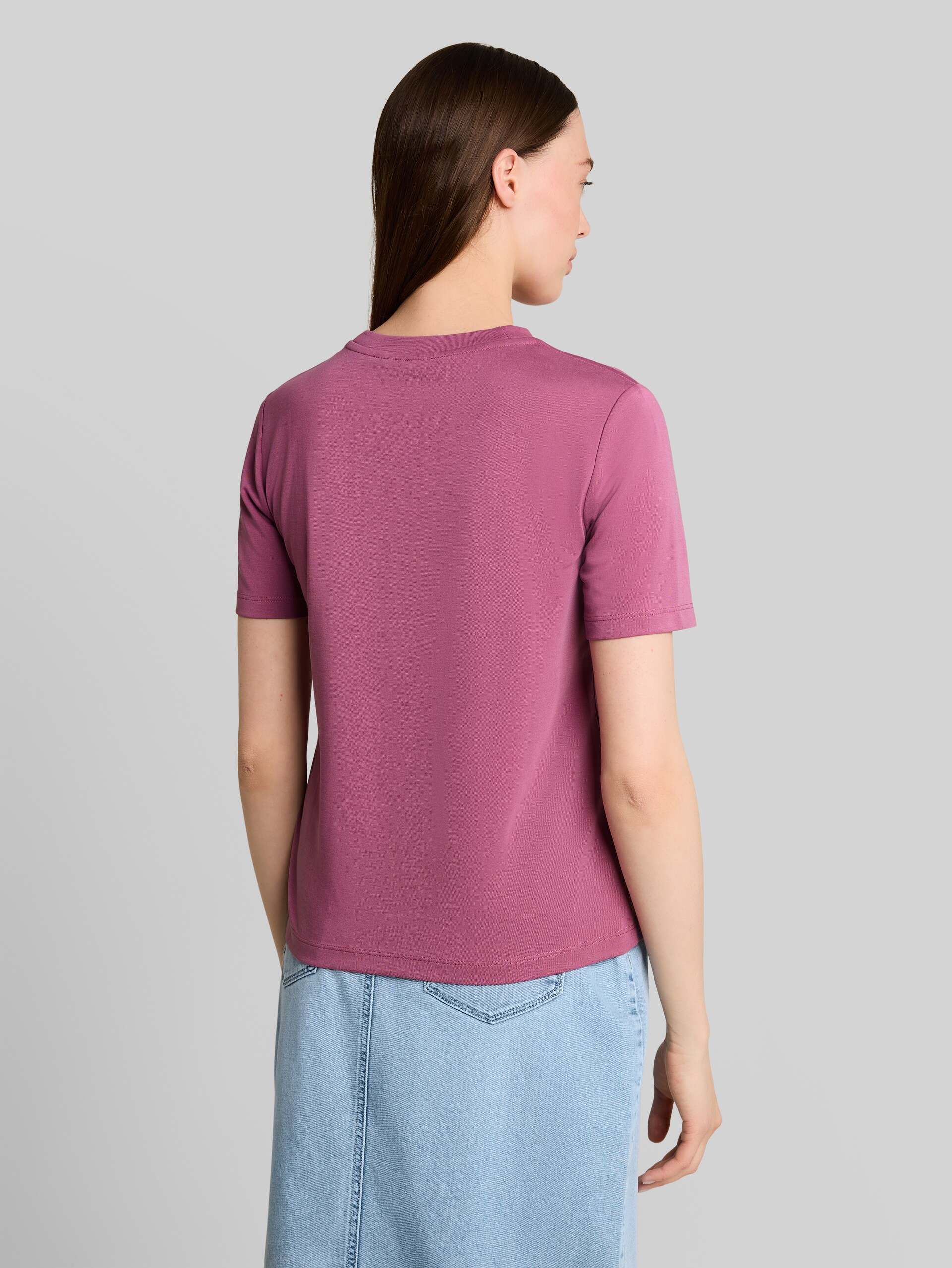 T-shirt met losse pasvorm - dusty berry - Neklijn model-achteraanzicht