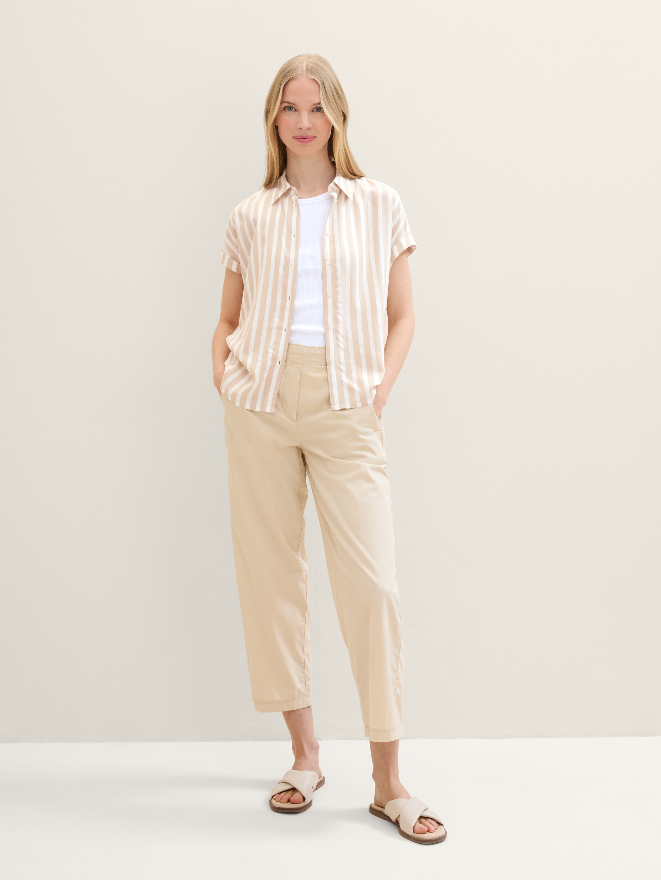 Gestreiftes Kurzarmhemd - beige offwhite stripe - Model-Vorderansicht