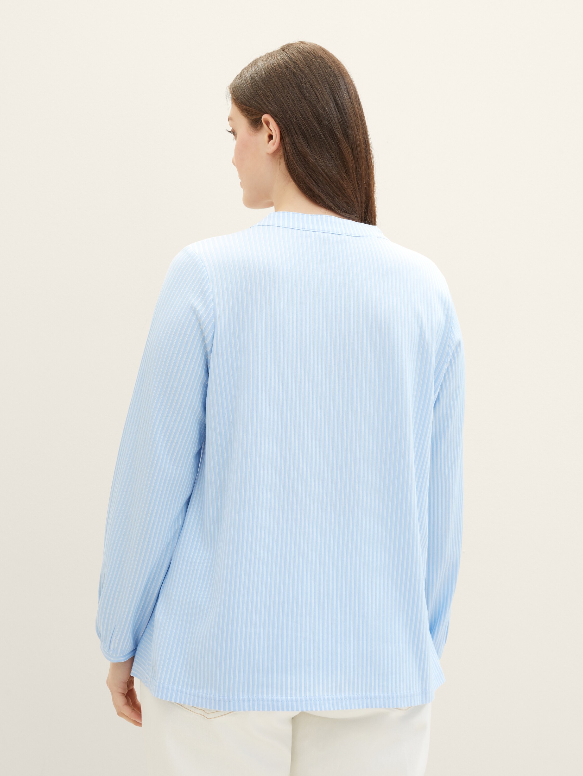 Plus Size - Blusenshirt mit Streifenmuster - blau - Rückansicht Model ( Ausschnitt)