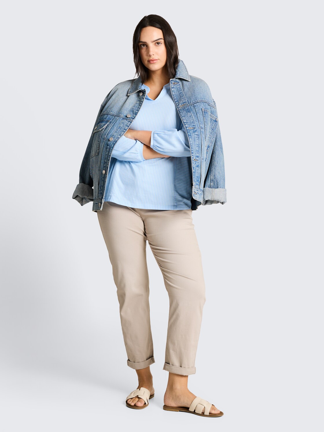 Plus Size - Blusenshirt mit Streifenmuster - blue white thin stripe - Model-Vorderansicht