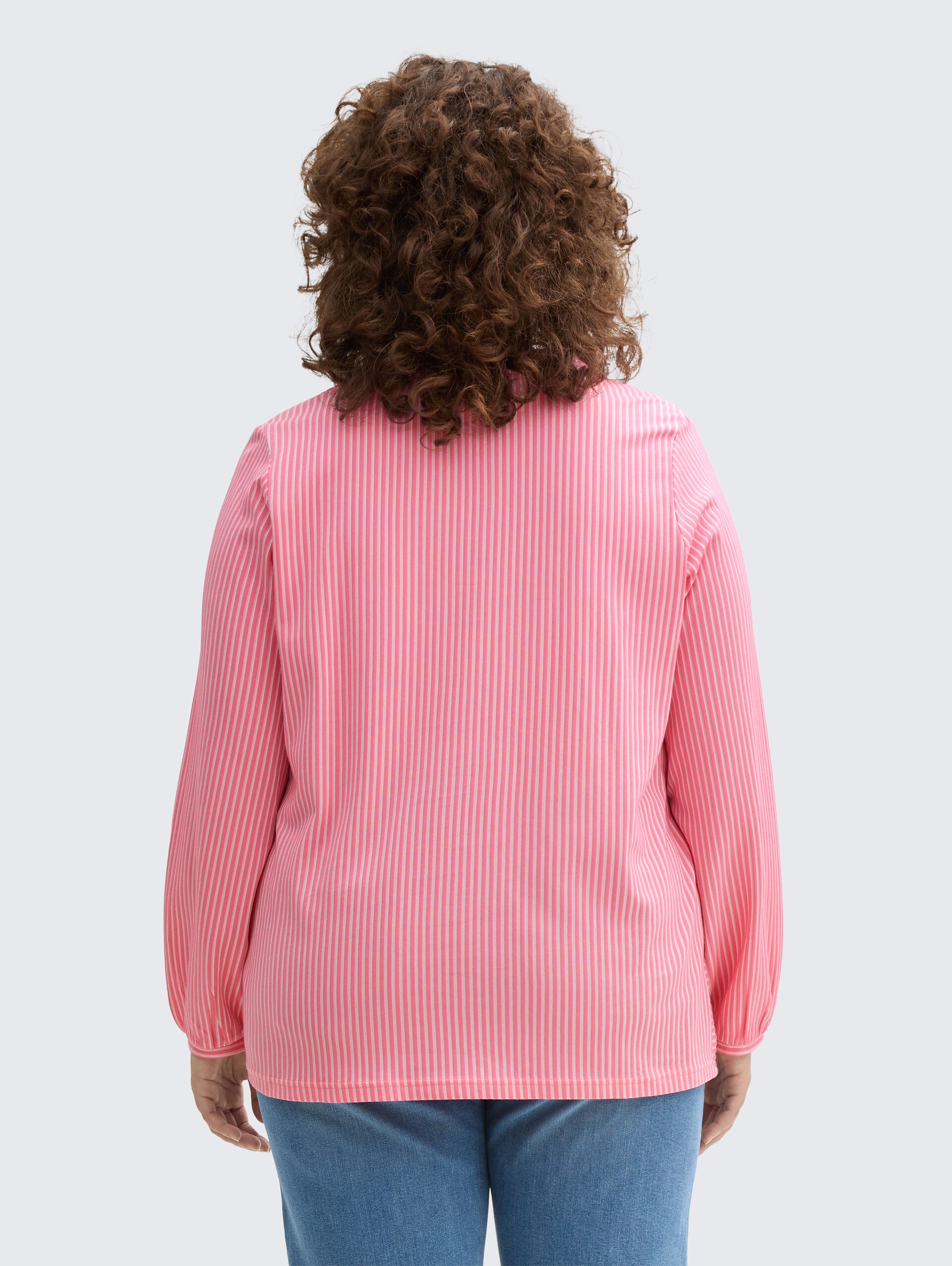 Plus Size - Blusenshirt mit Streifenmuster - bright rose white thin stripe - Auschnitt Model-Rückansicht