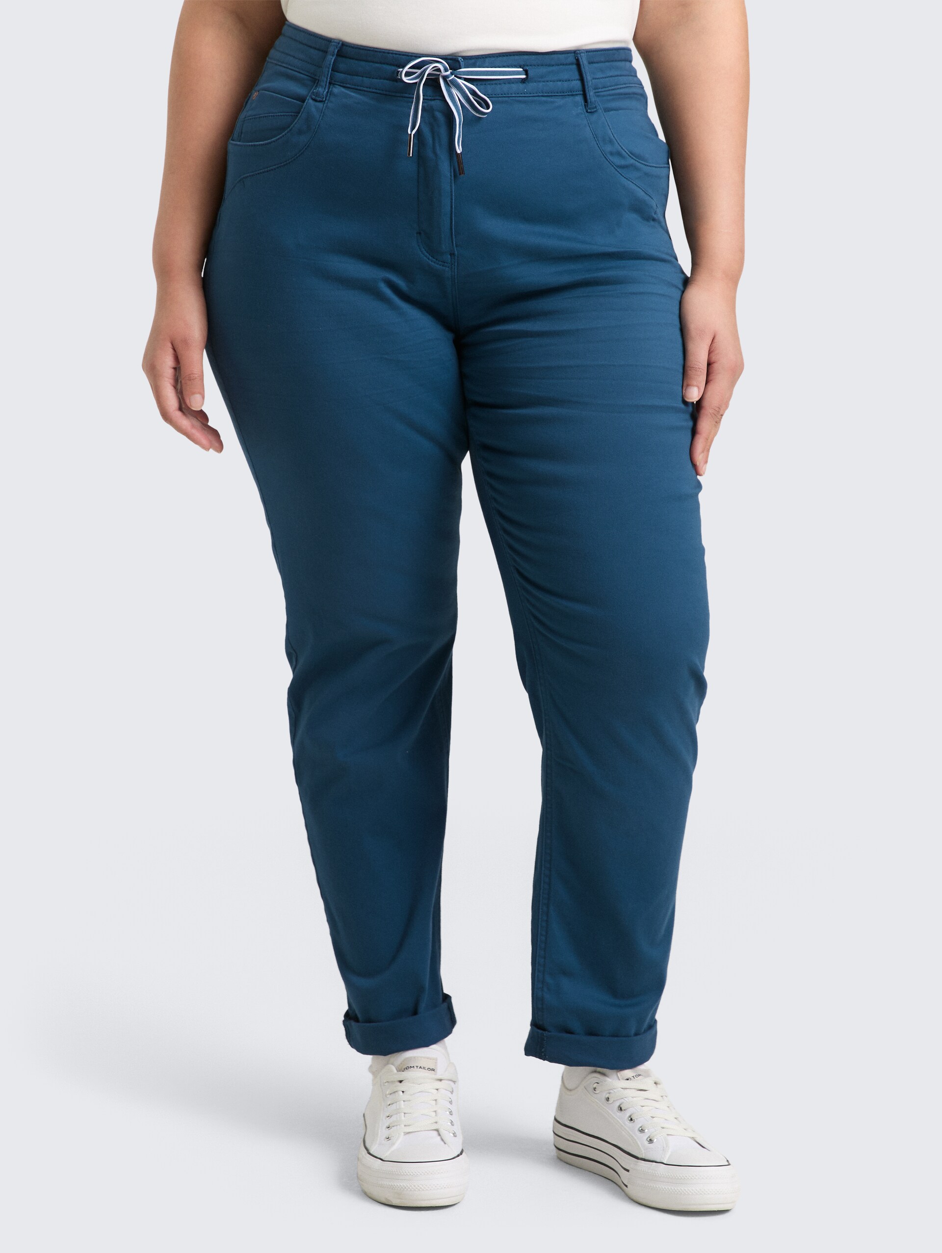 Plus Size - Cropped Slim Hose - Dark Petrol - Ausschnitt Model-Vorderansicht