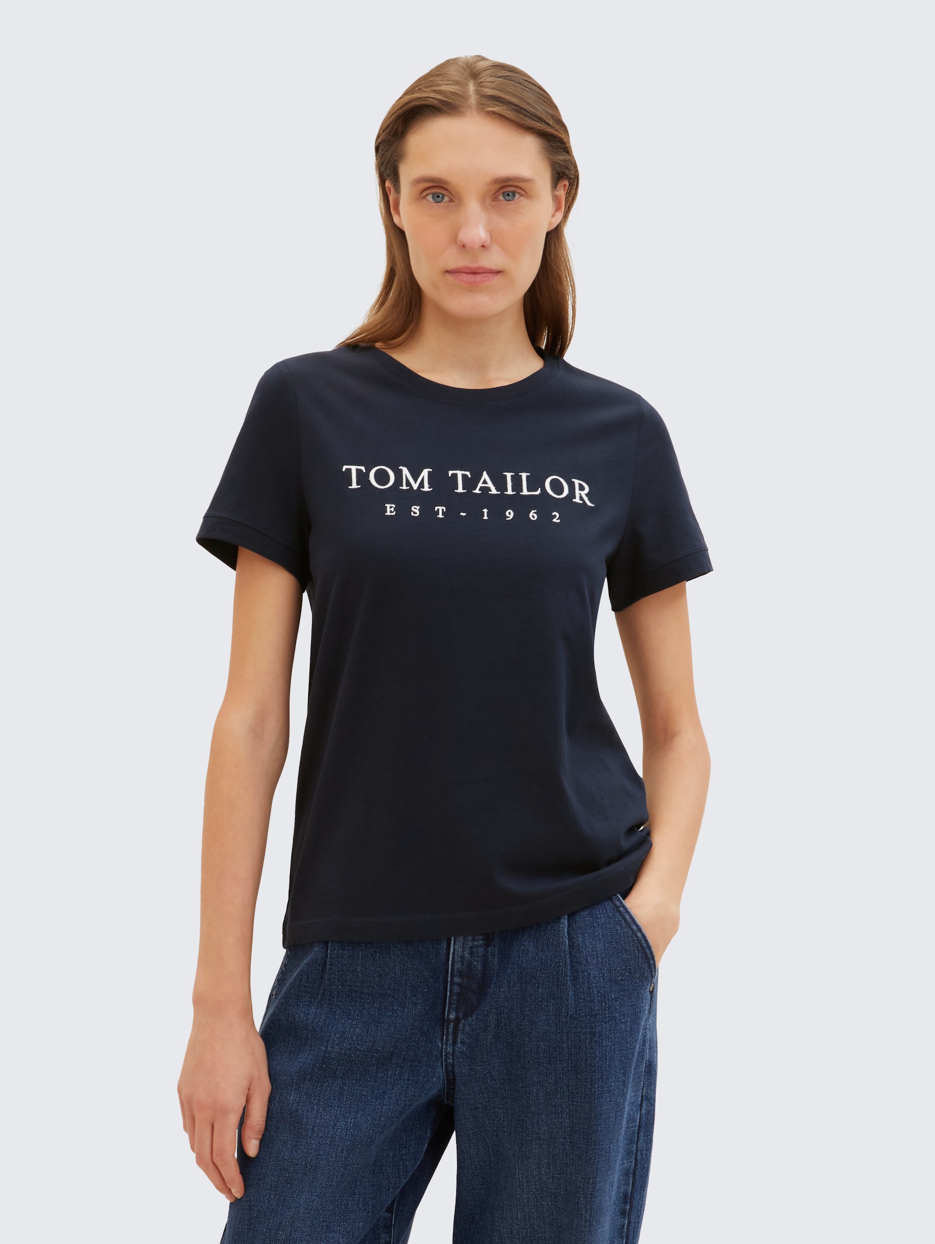 T-Shirt mit Logo-Stickerei - sky captain blue - Ausschnitt Model-Vorderansicht