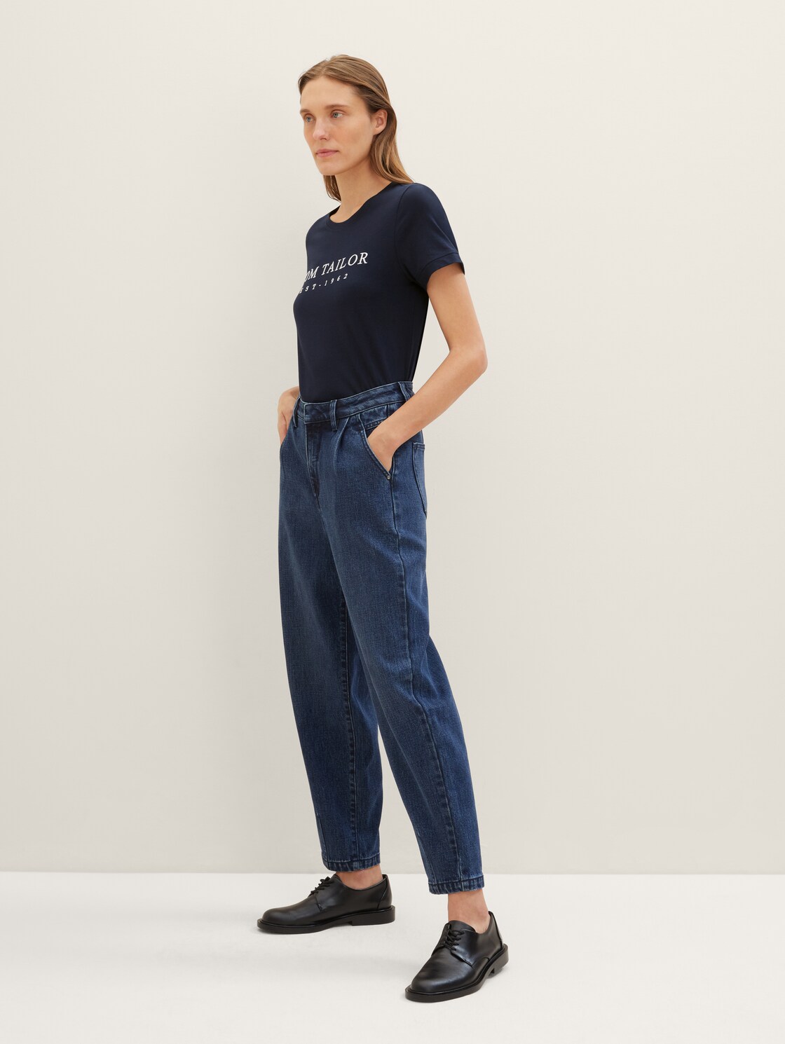 T-Shirt mit Logo-Stickerei - sky captain blue - Model-Vorderansicht