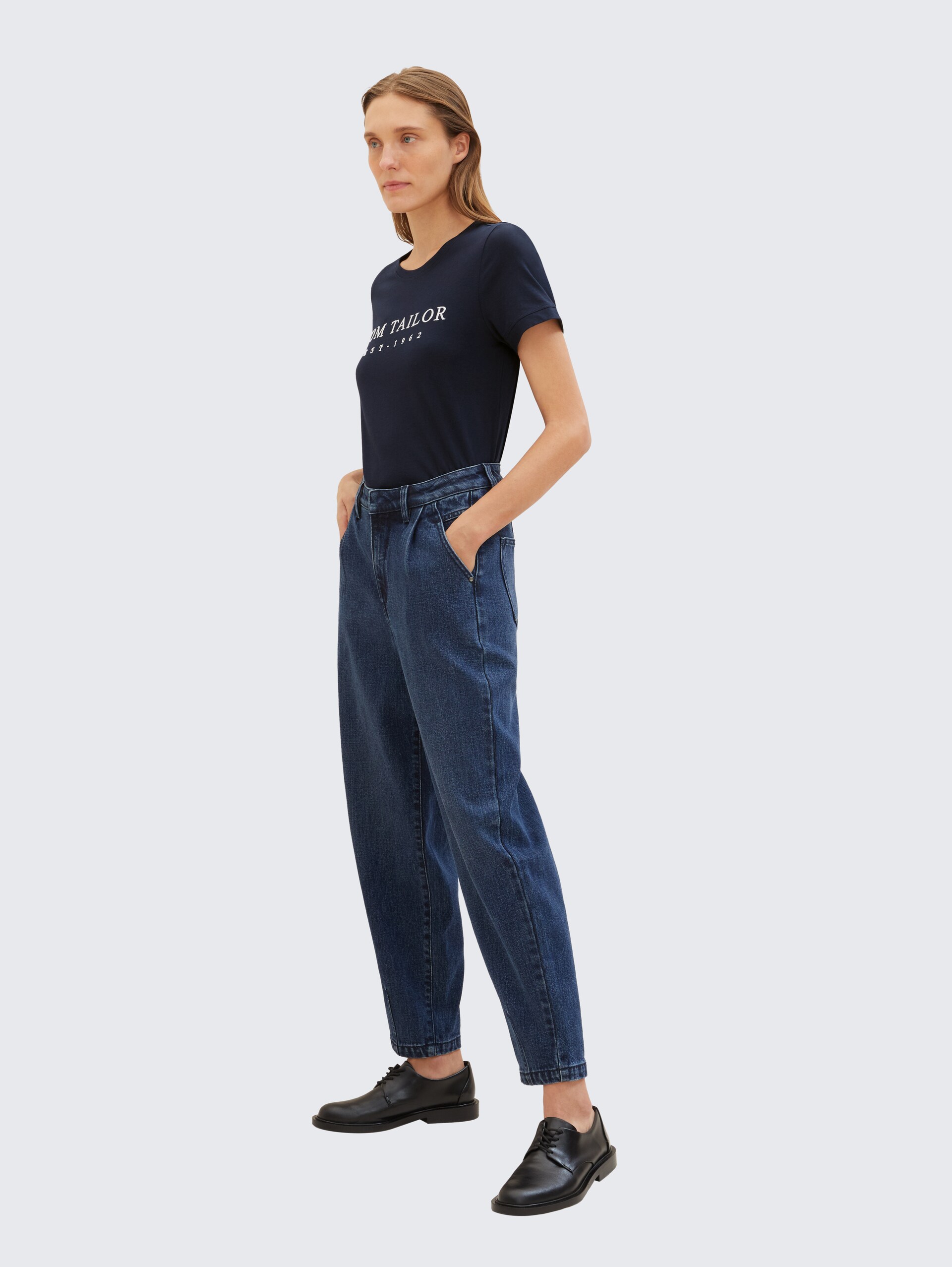 T-Shirt mit Logo-Stickerei - sky captain blue - Model-Vorderansicht