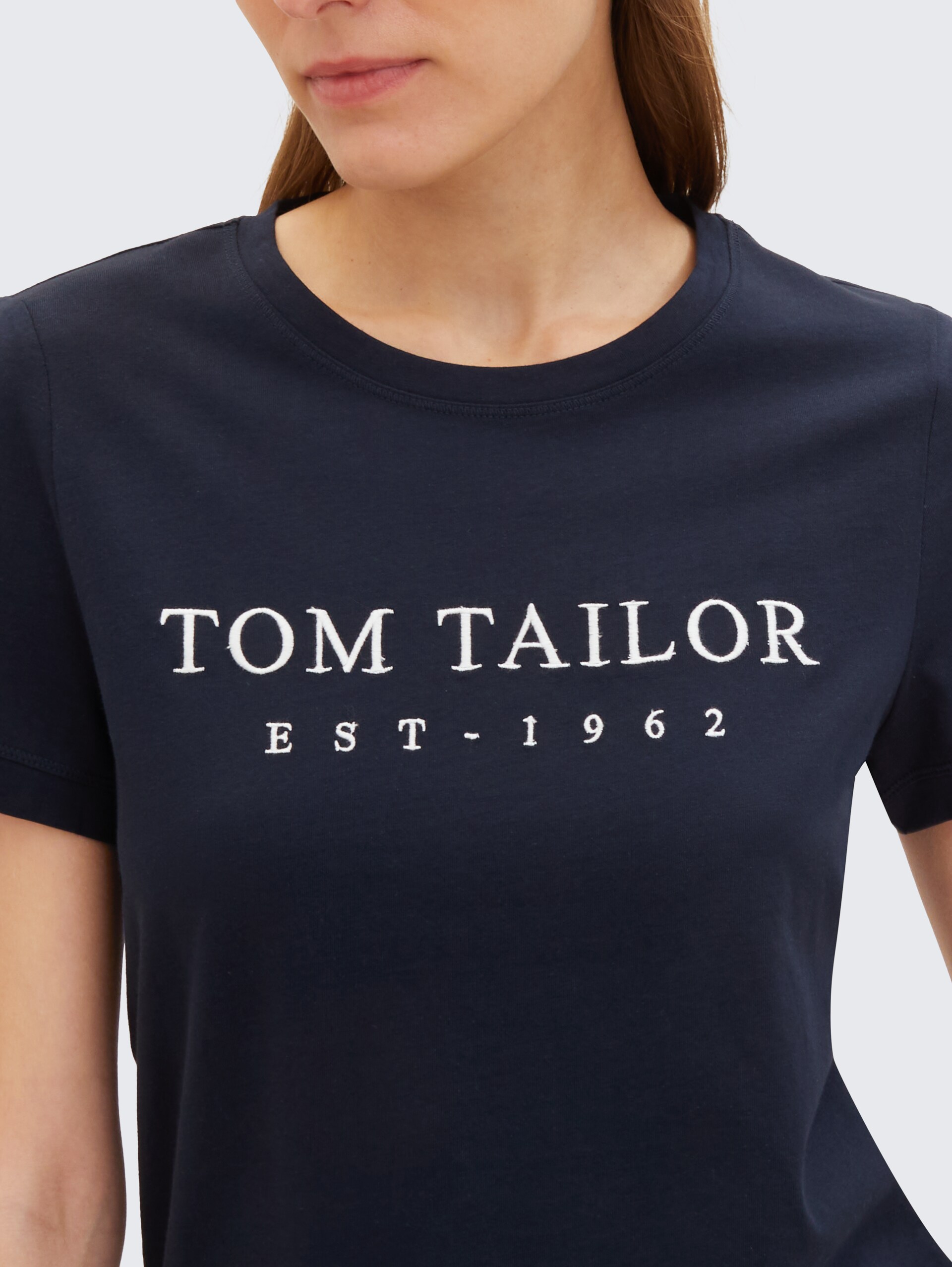 T-Shirt mit Logo-Stickerei - sky captain blue - Detail-Model-Ansicht