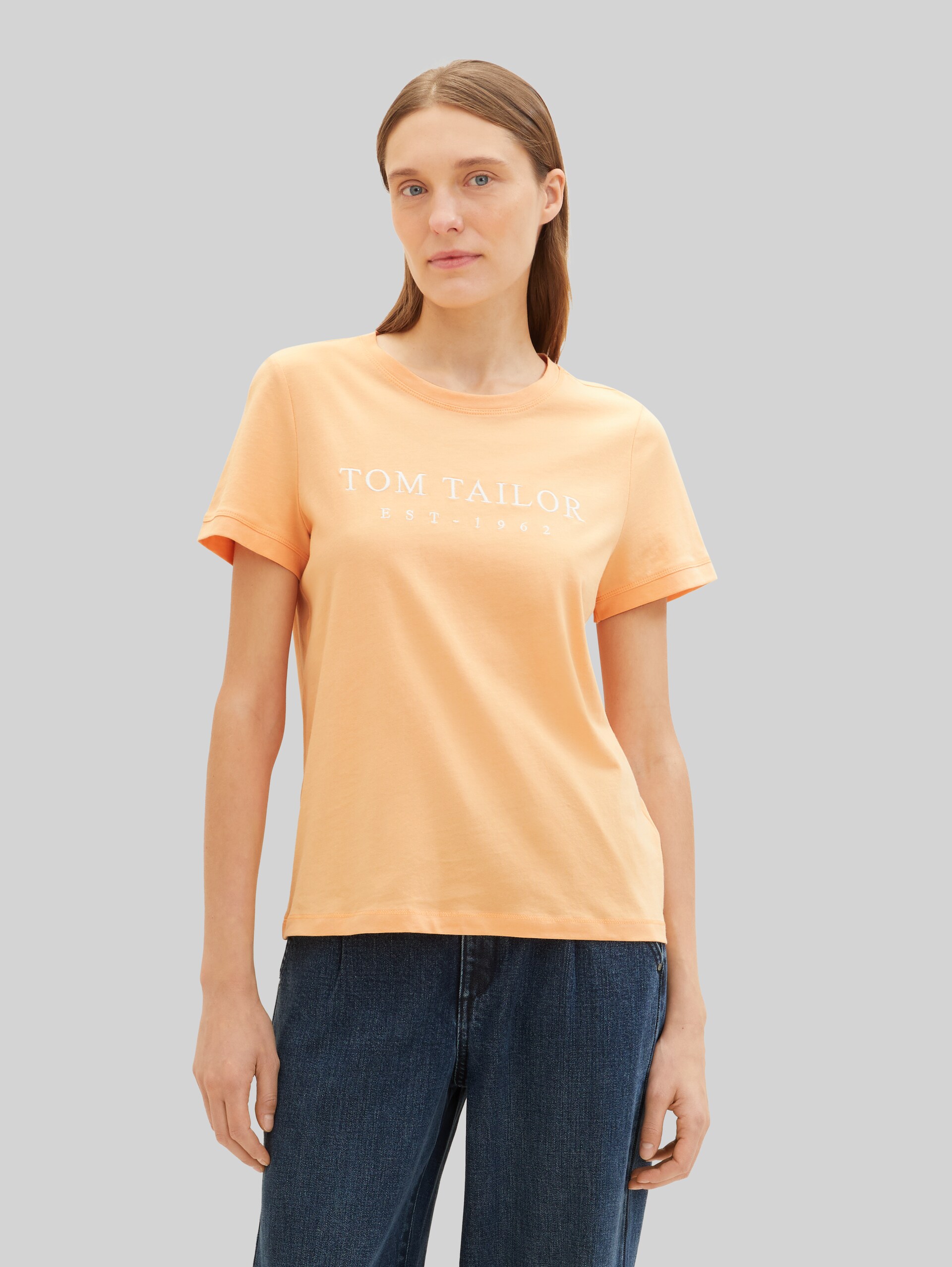 T-Shirt mit Logo-Stickerei - light coral - Ausschnitt Model-Vorderansicht