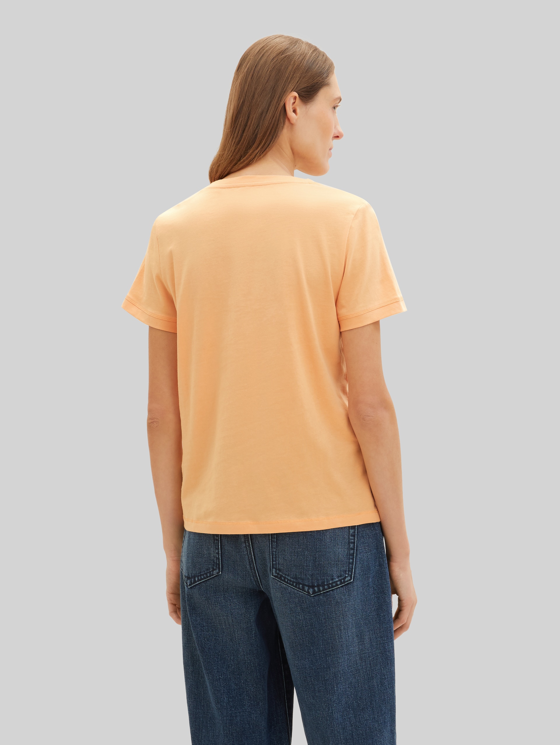T-Shirt mit Logo-Stickerei - light coral - Auschnitt Model-Rückansicht