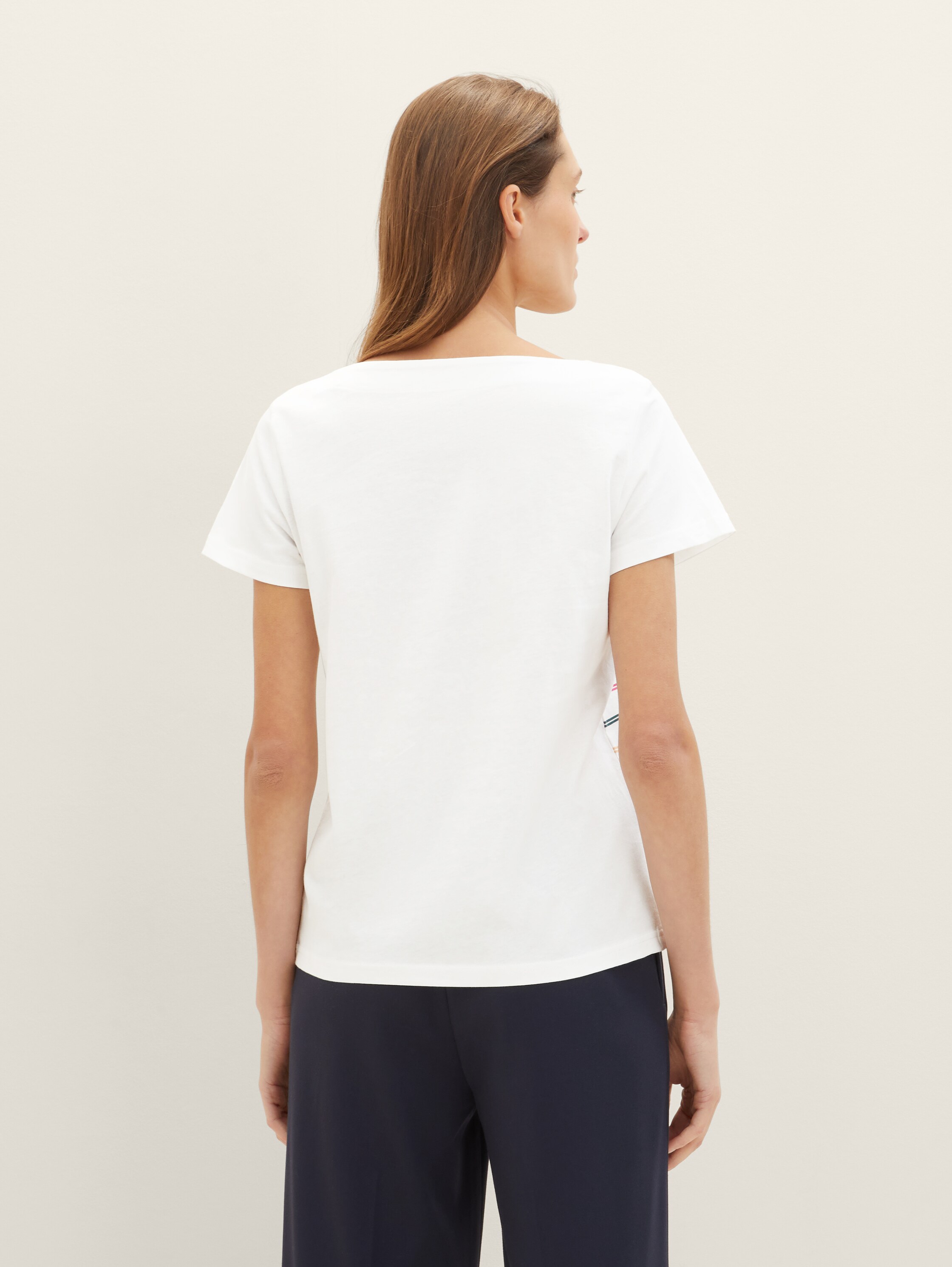 Gestreiftes T-Shirt mit U-Boot-Ausschnitt - Whisper White - Auschnitt Model-Rückansicht