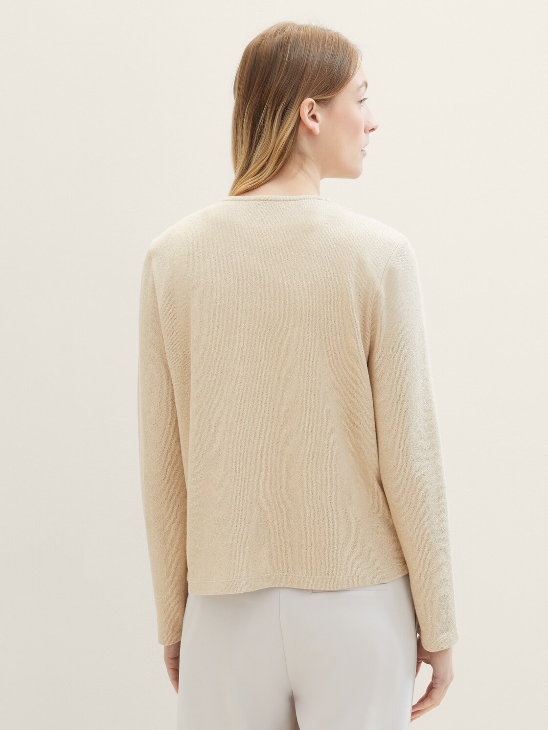 Basic Cardigan - Sandy Beige Melange - Ausschnitt Model-Vorderansicht