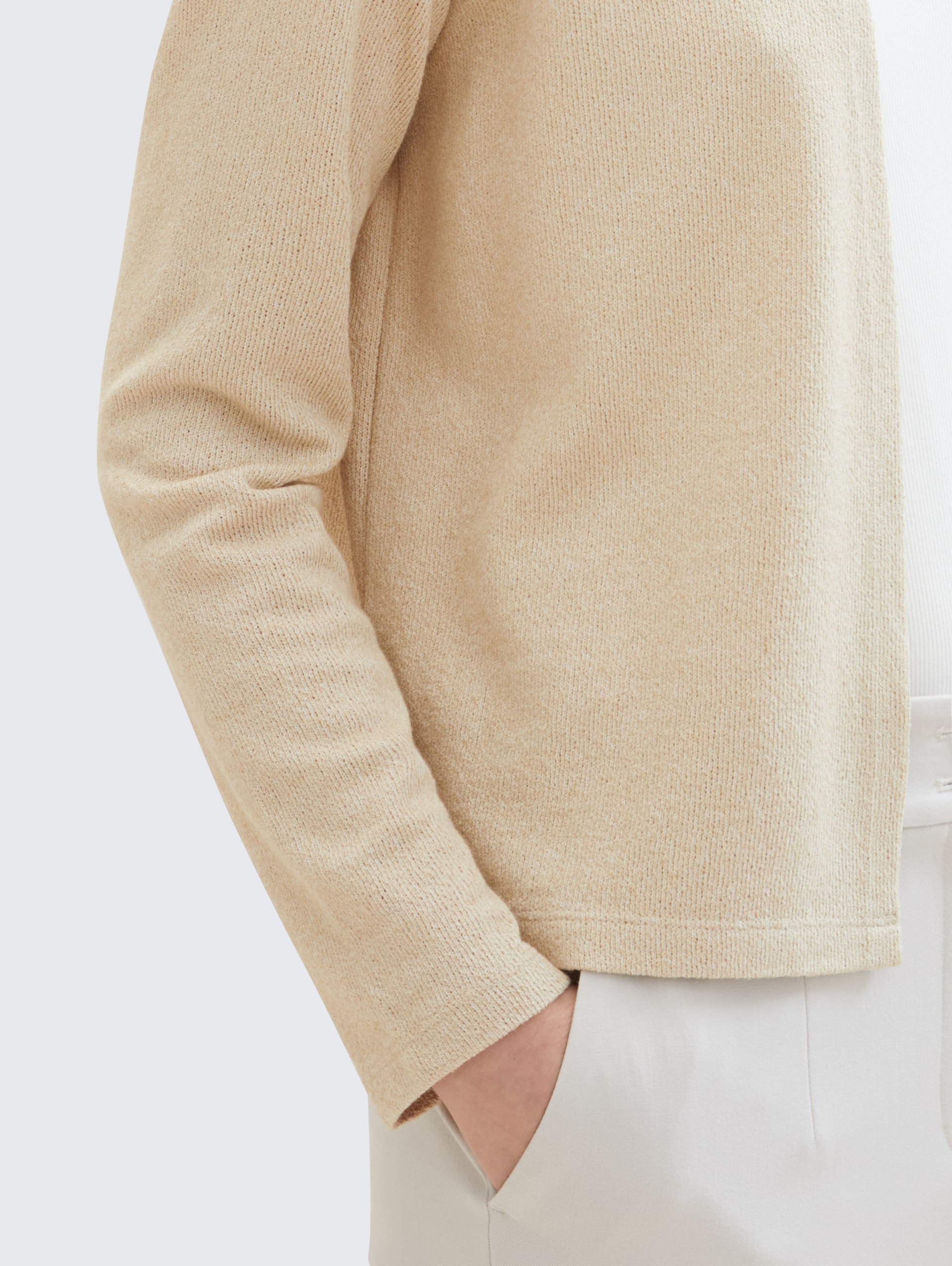 Basic Cardigan - Sandy Beige Melange - Detail-Model-Ansicht