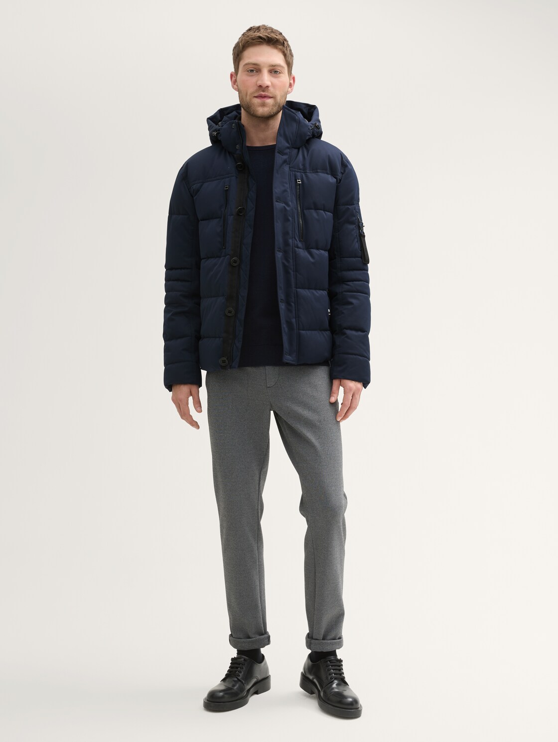 Pufferjacke mit abnehmbarer Kapuze - sky captain blue - seitliche Model-Ansicht