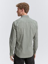 Chemise ajustée à motif - green white mini paisley print - Découpe Vue arrière du modèle