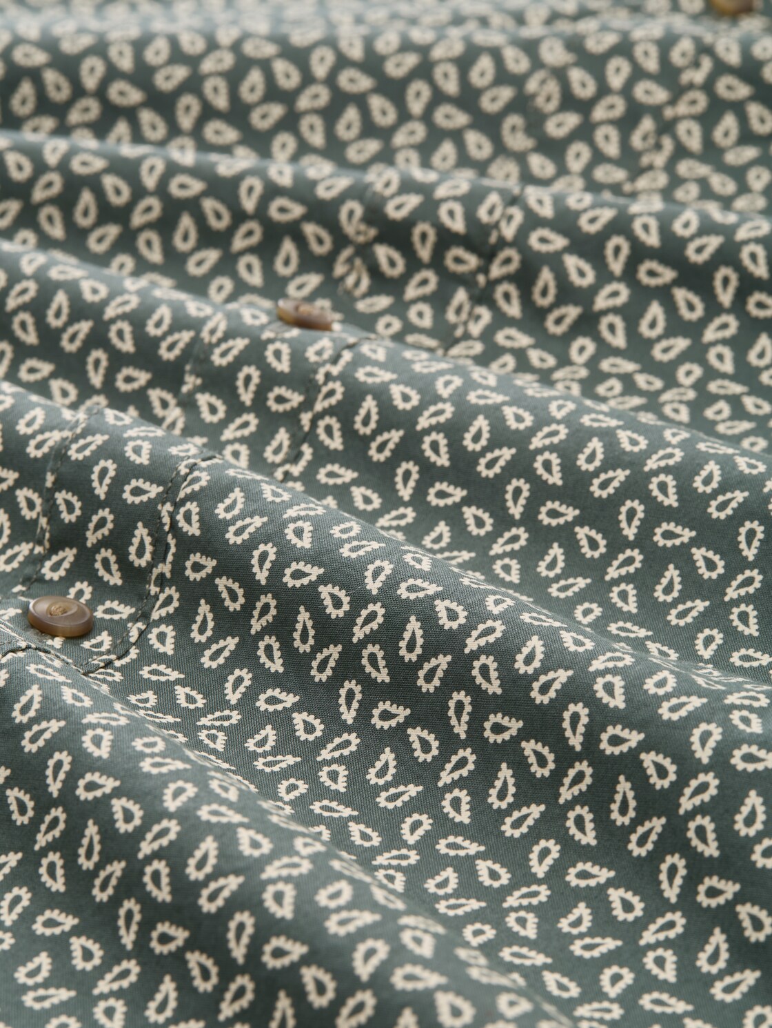 Fitted Hemd mit Muster - green white mini paisley print - Material-Ansicht