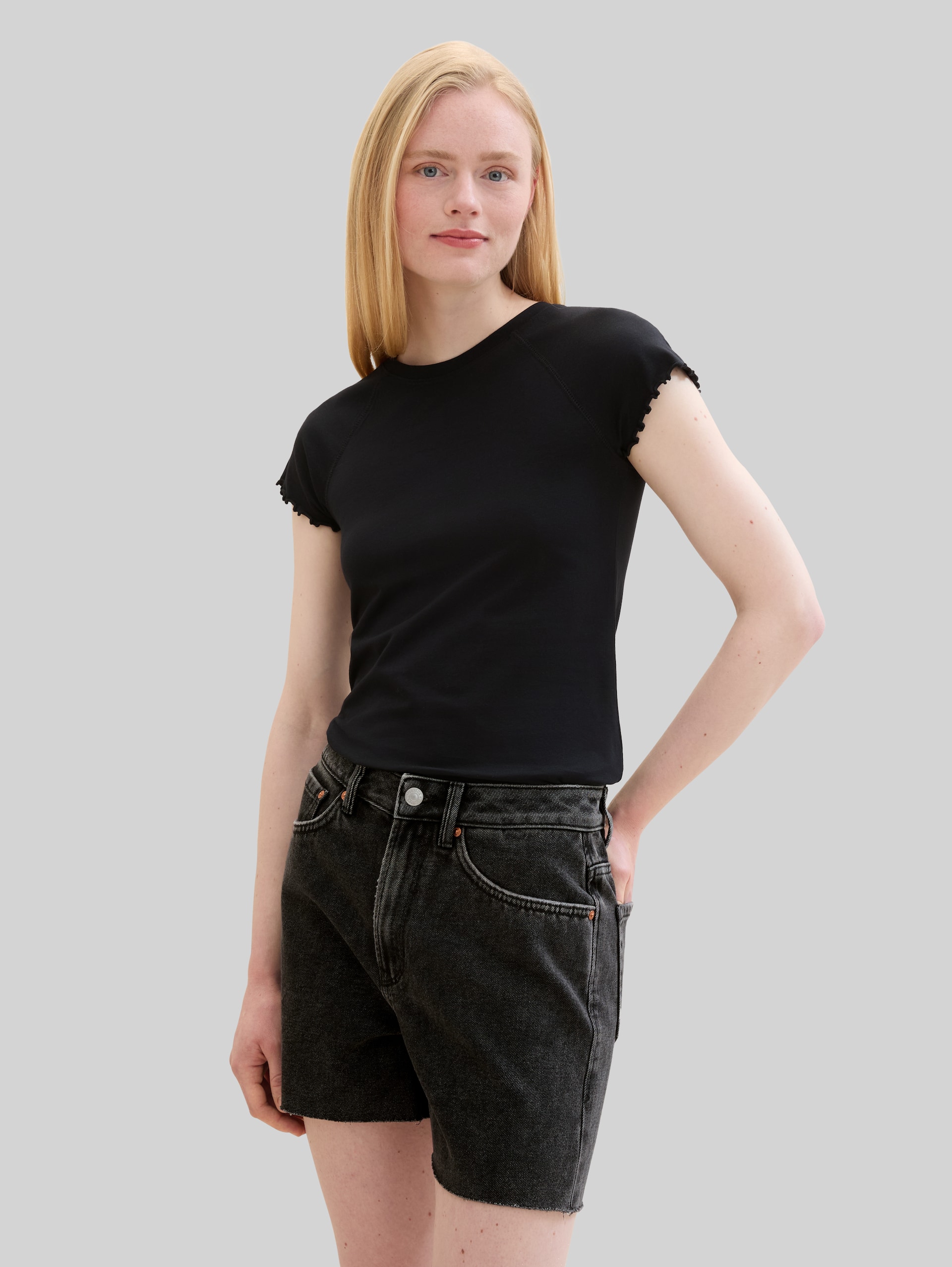 Slim Fit T-Shirt - deep black - Ausschnitt Model-Vorderansicht