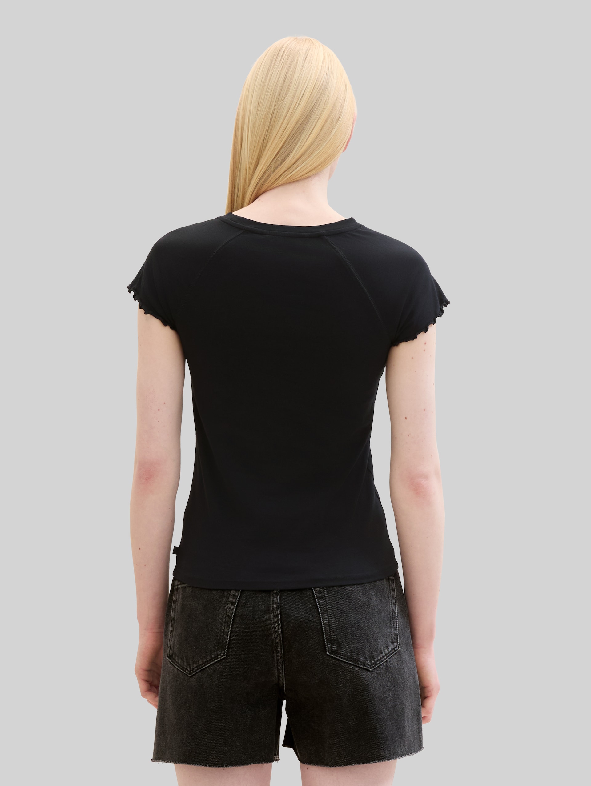 Slim Fit T-Shirt - deep black - Auschnitt Model-Rückansicht