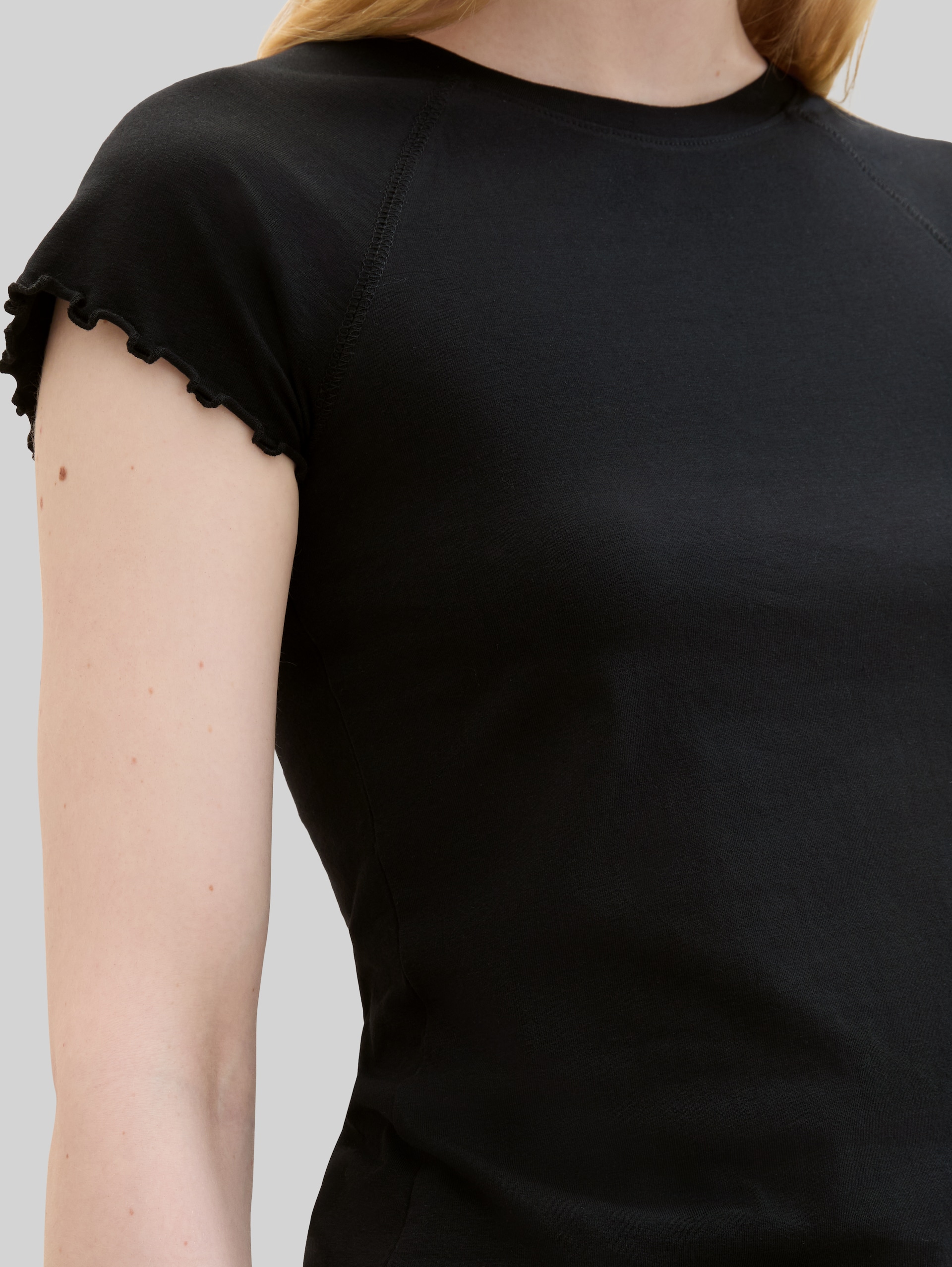 Slim Fit T-Shirt - deep black - Detail-Model-Ansicht