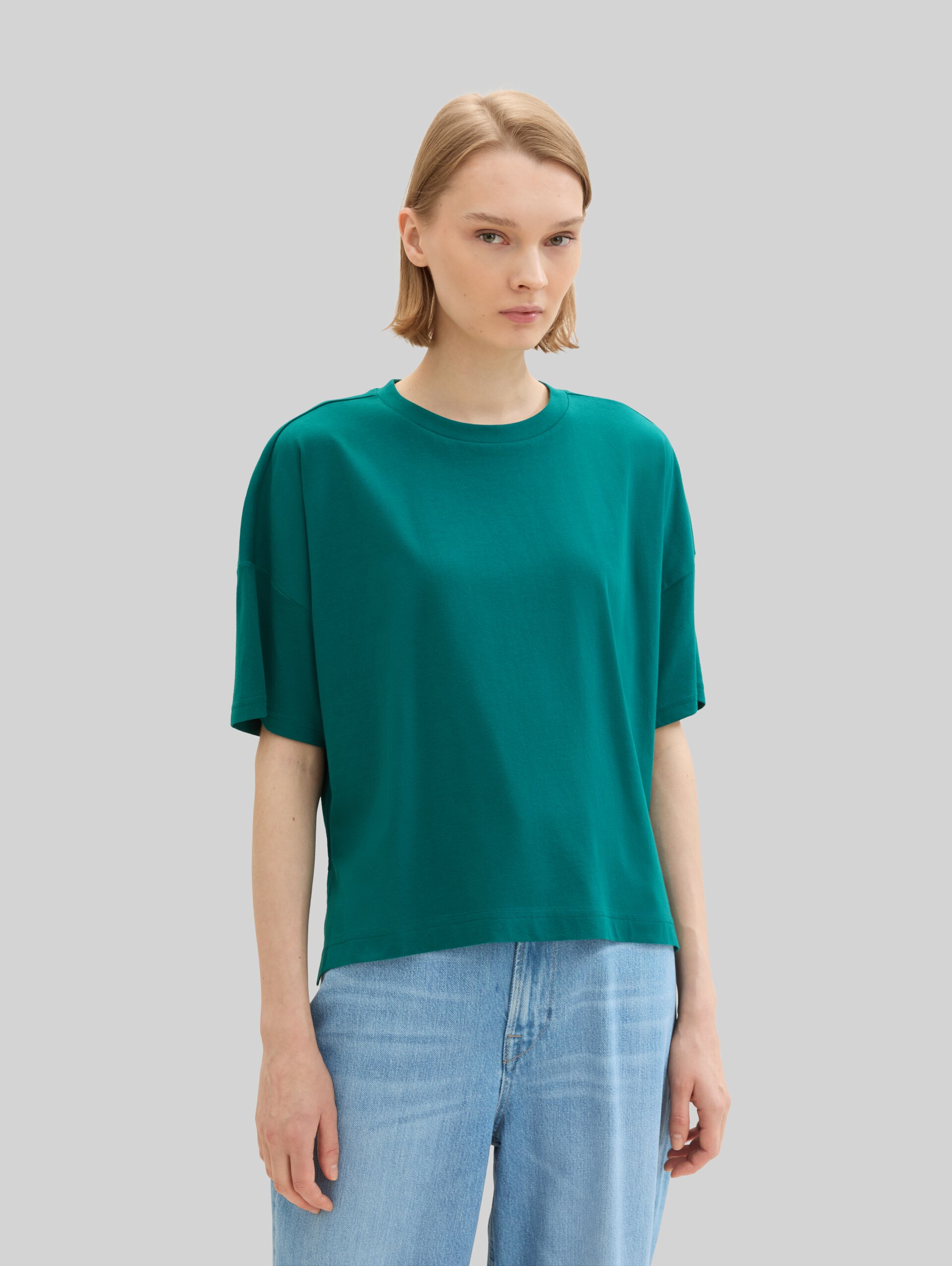 T-shirt van oversized katoen - rough green - Nek model vooraanzicht