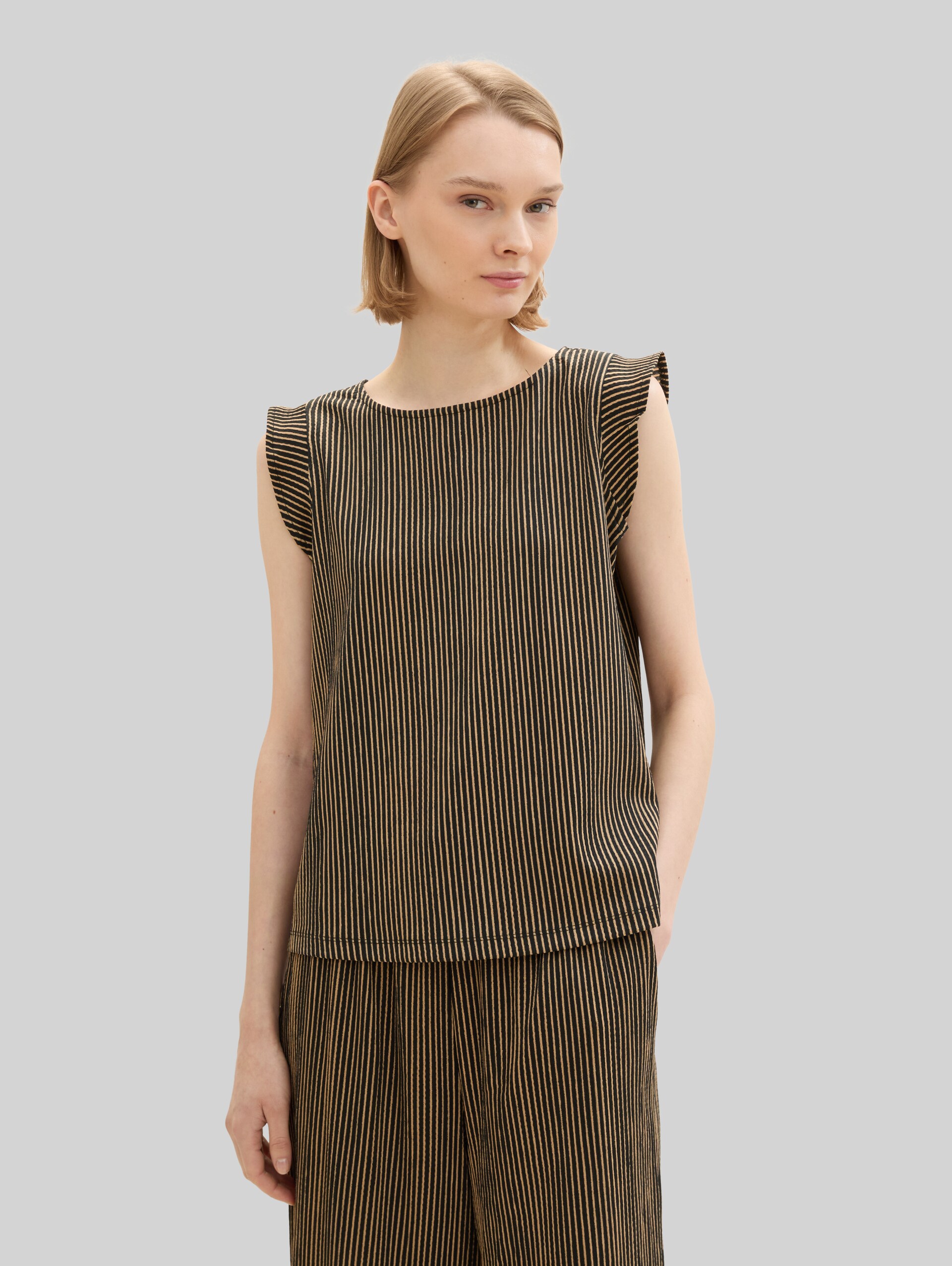 Losvallende top met volantmouwen - black beige stripe