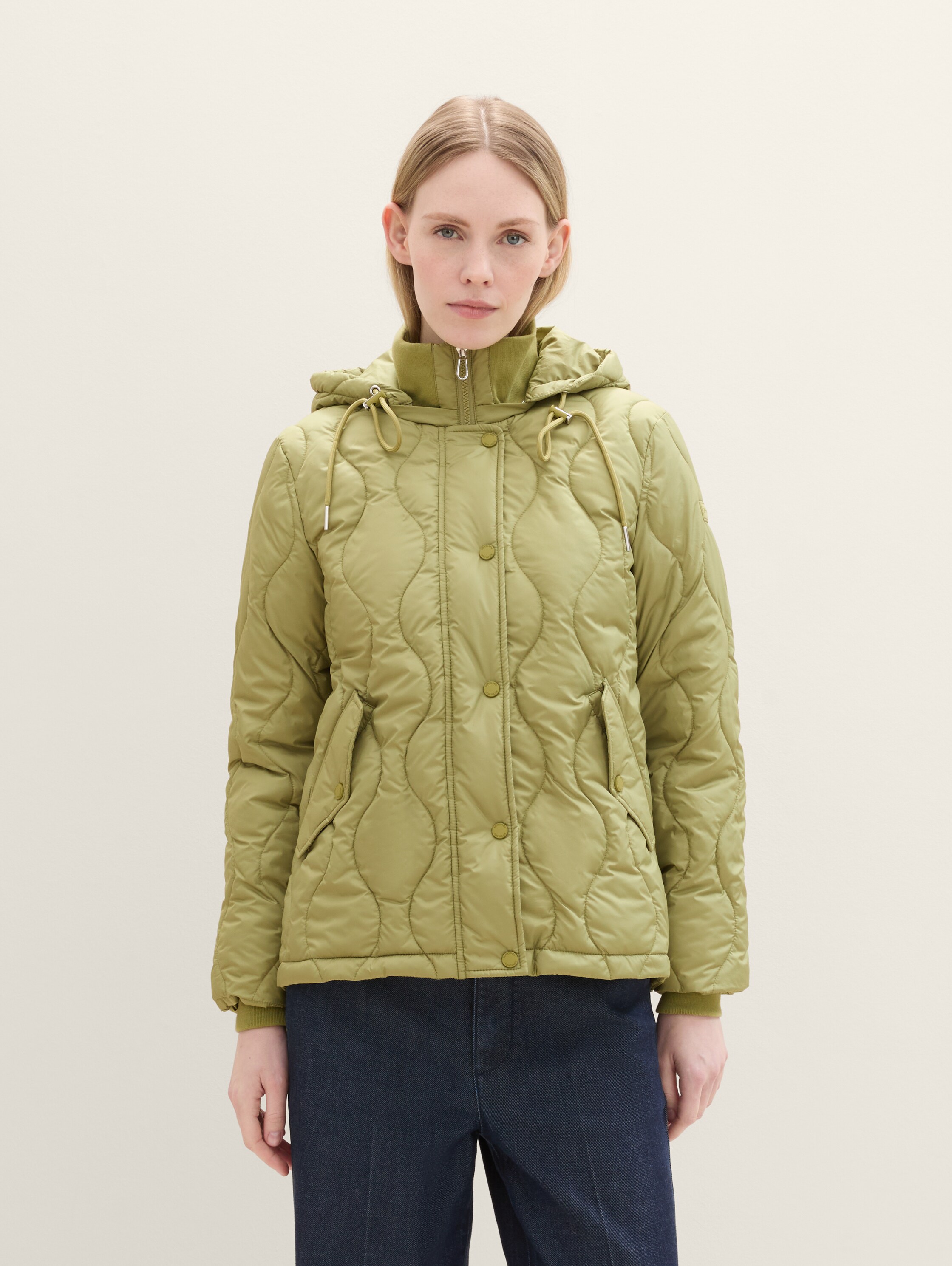 Leichte Jacke mit Kapuze - 3
