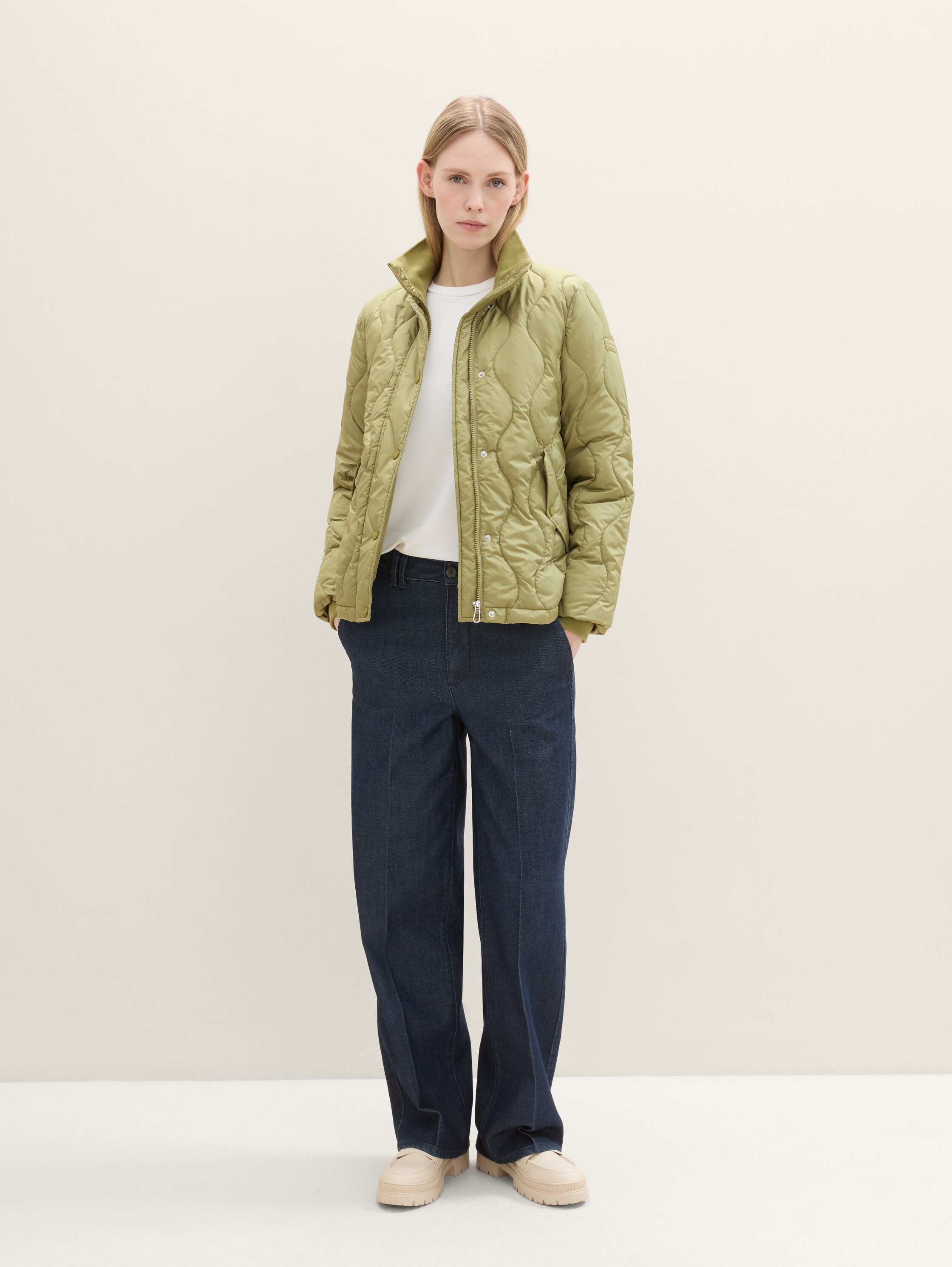 Leichte Jacke mit Kapuze - 2