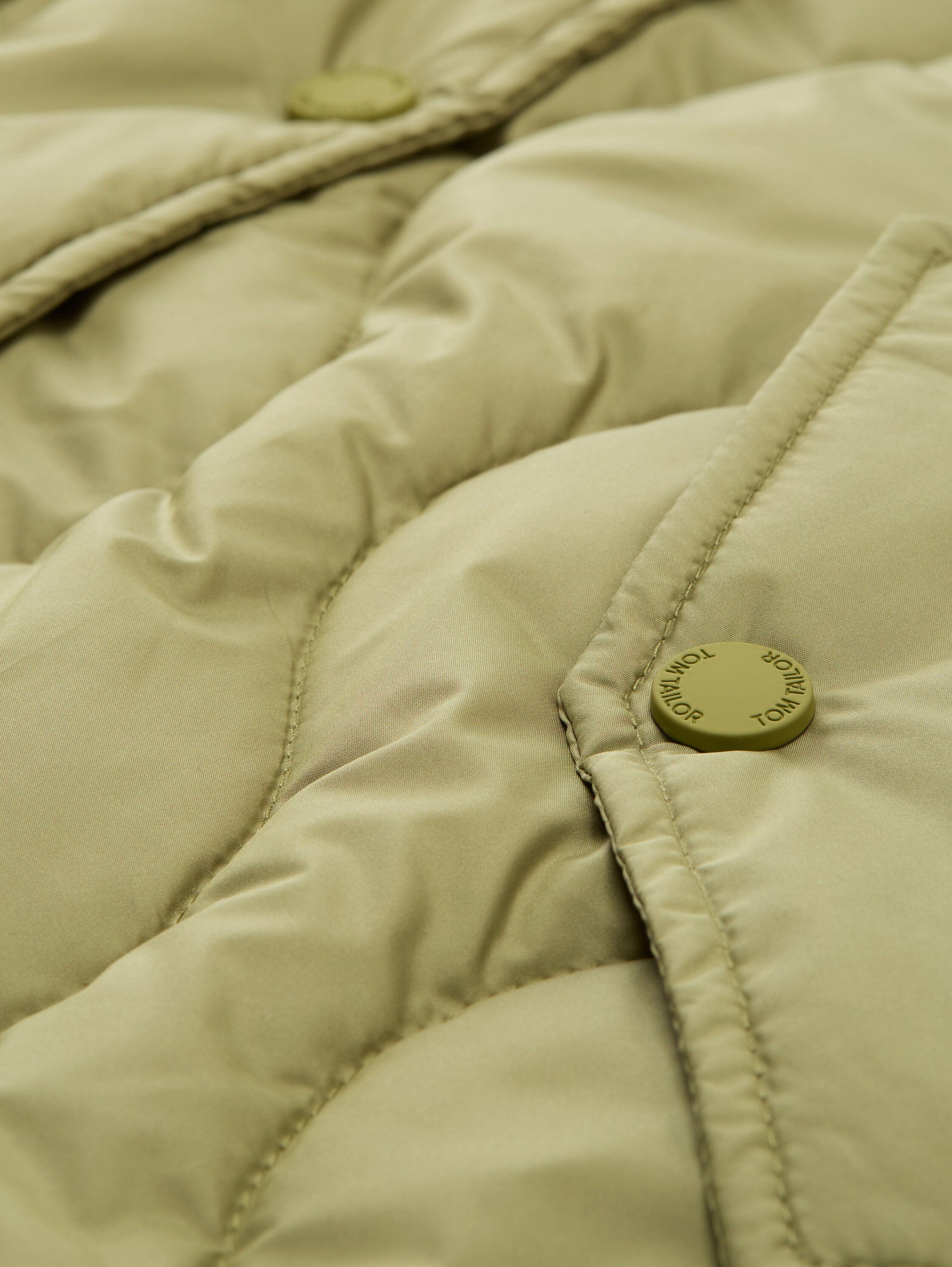 Leichte Jacke mit Kapuze - 7