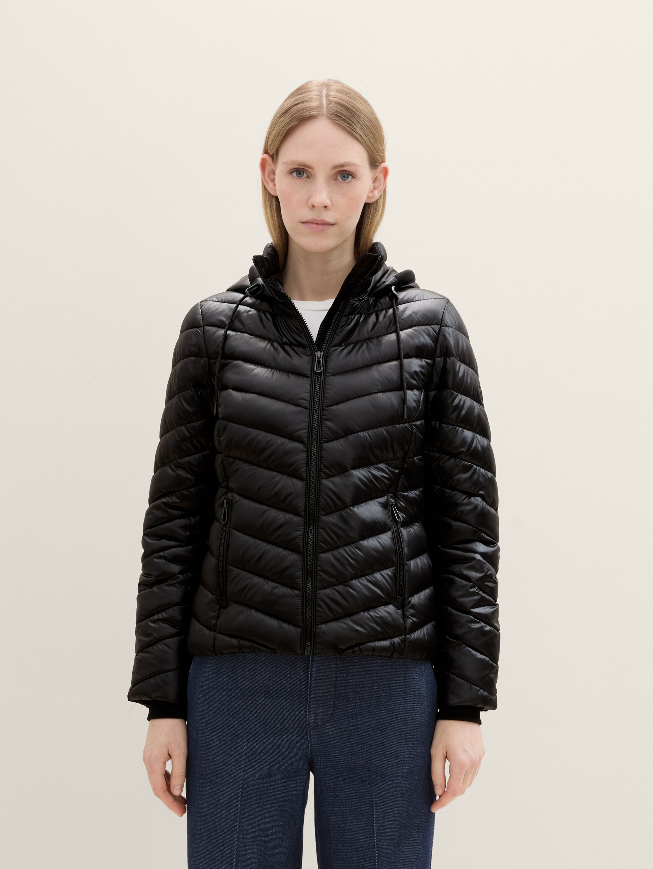 Leichte Steppjacke mit Kapuze - 3
