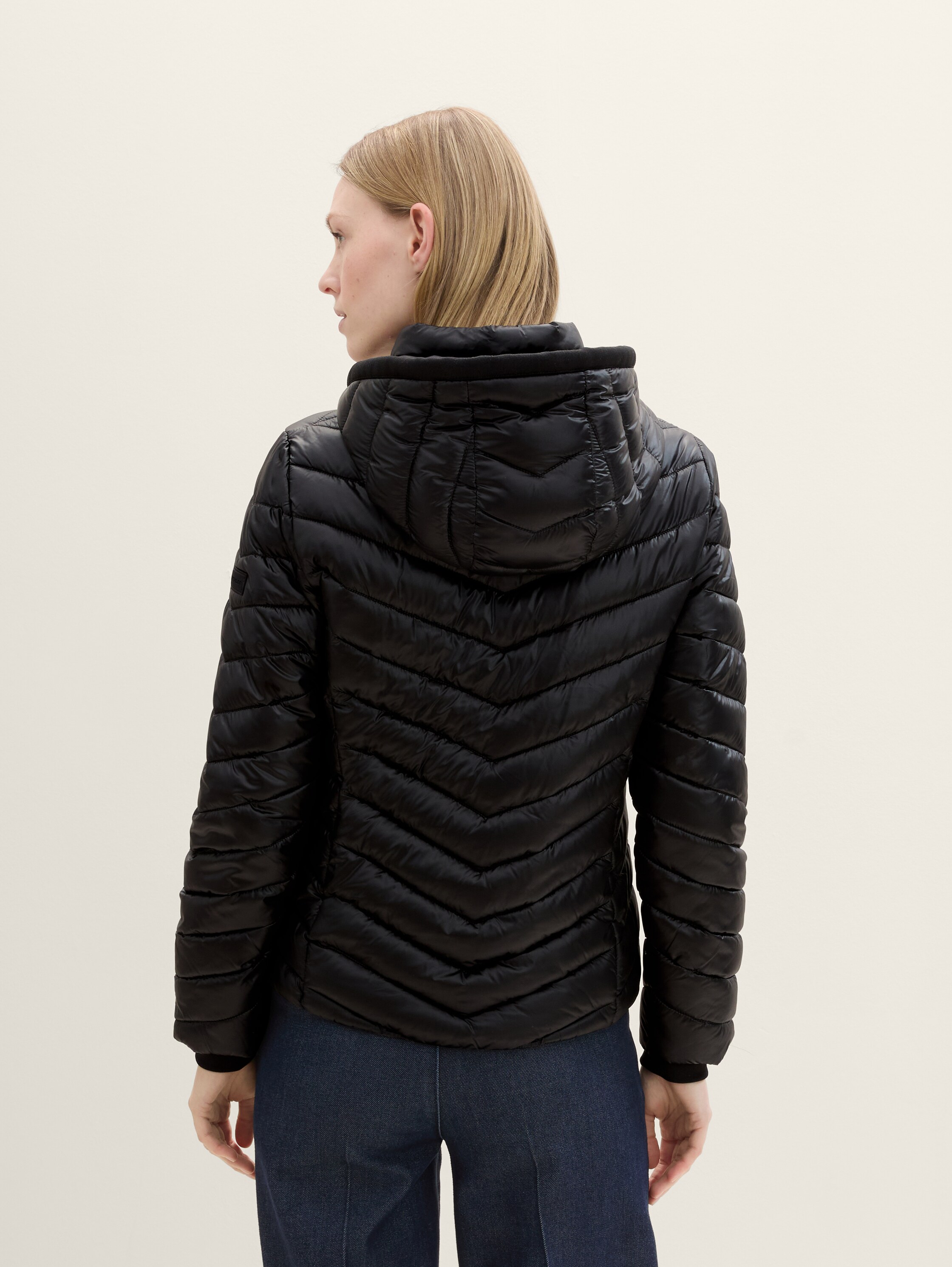 Leichte Steppjacke mit Kapuze - 4