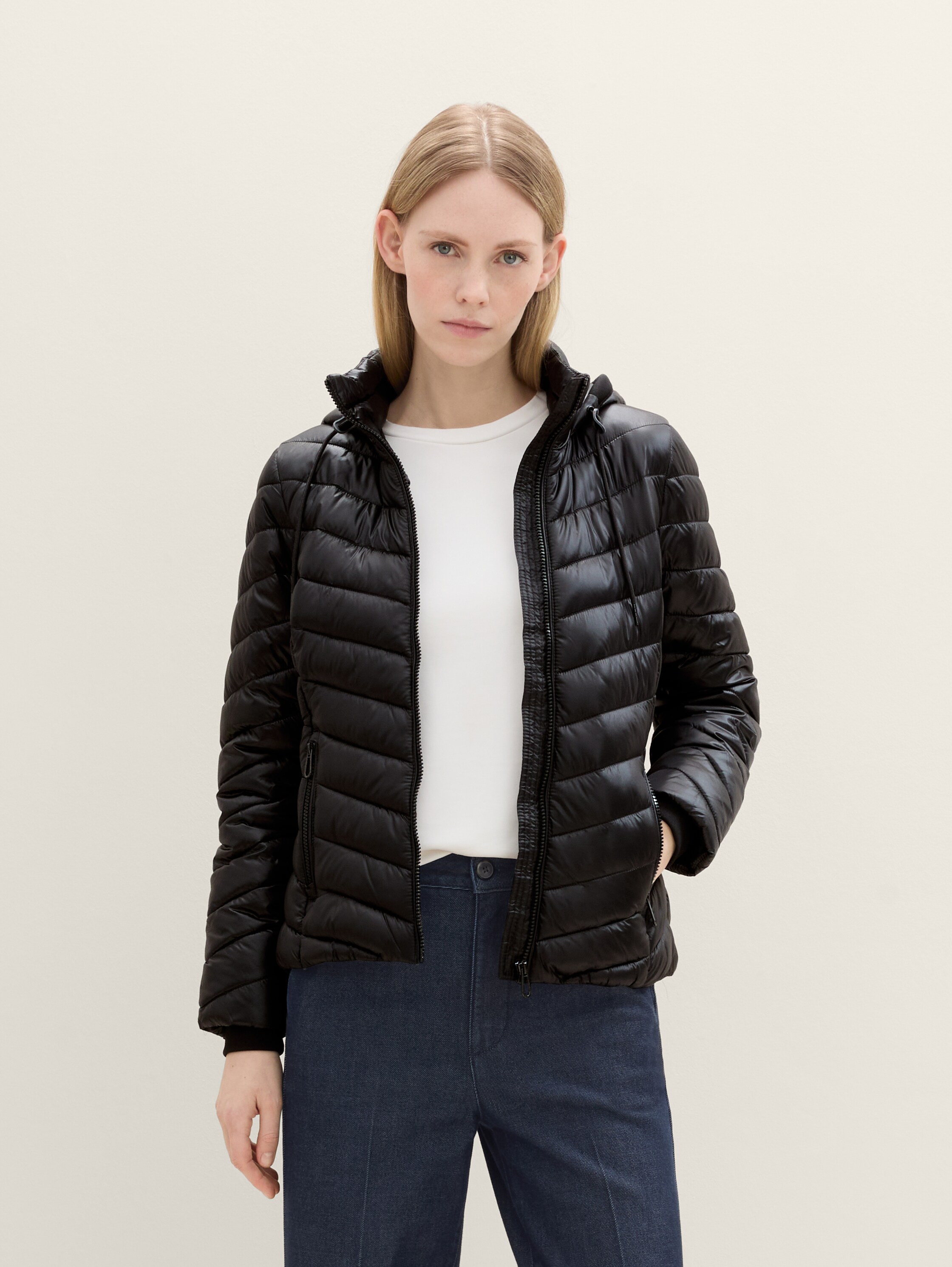 Leichte Steppjacke mit Kapuze - 1