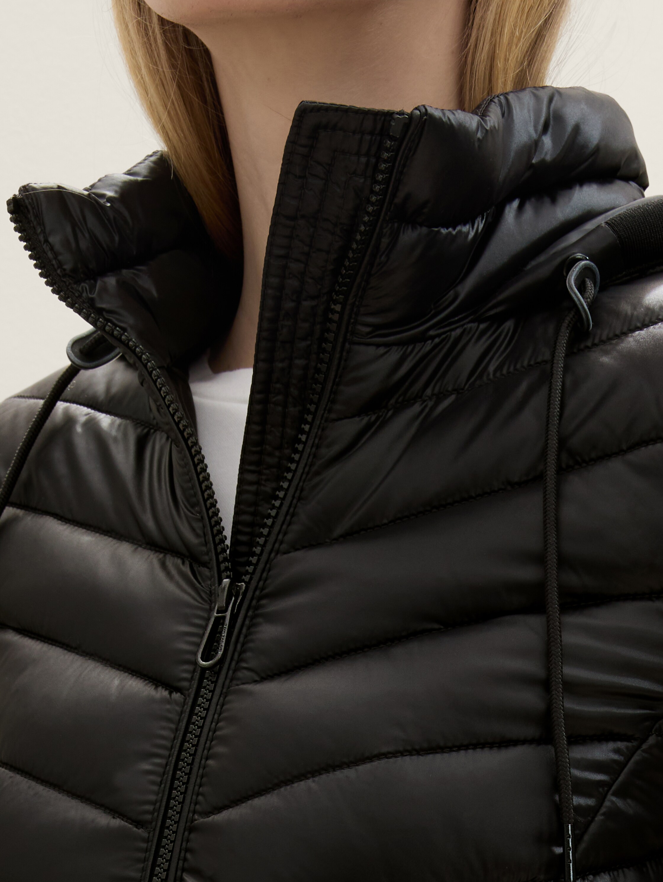 Leichte Steppjacke mit Kapuze - 6
