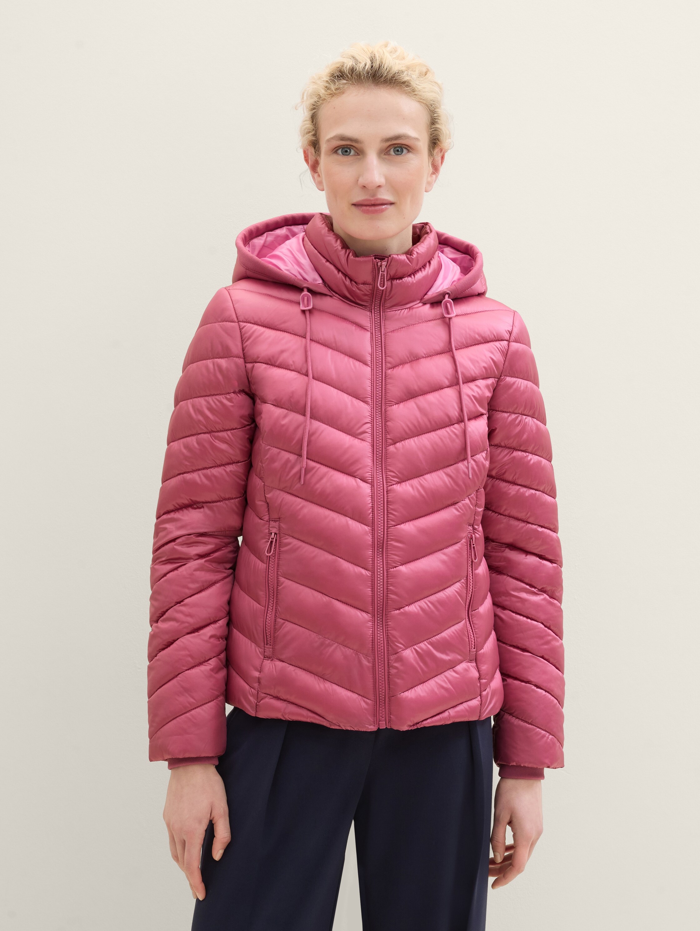 Leichte Steppjacke mit Kapuze - 3