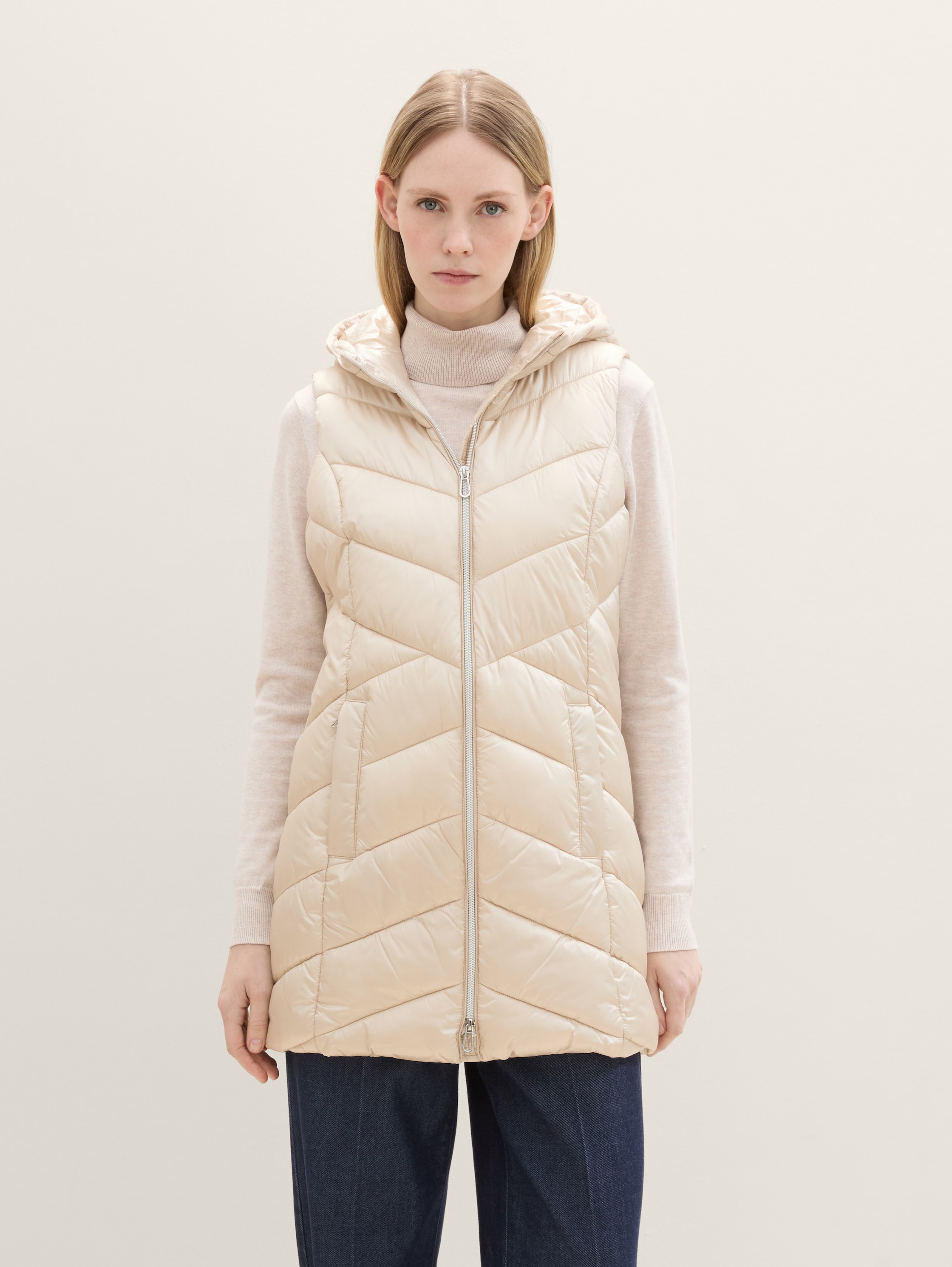Lange Steppweste mit Kapuze - dusty_beige_1 - 