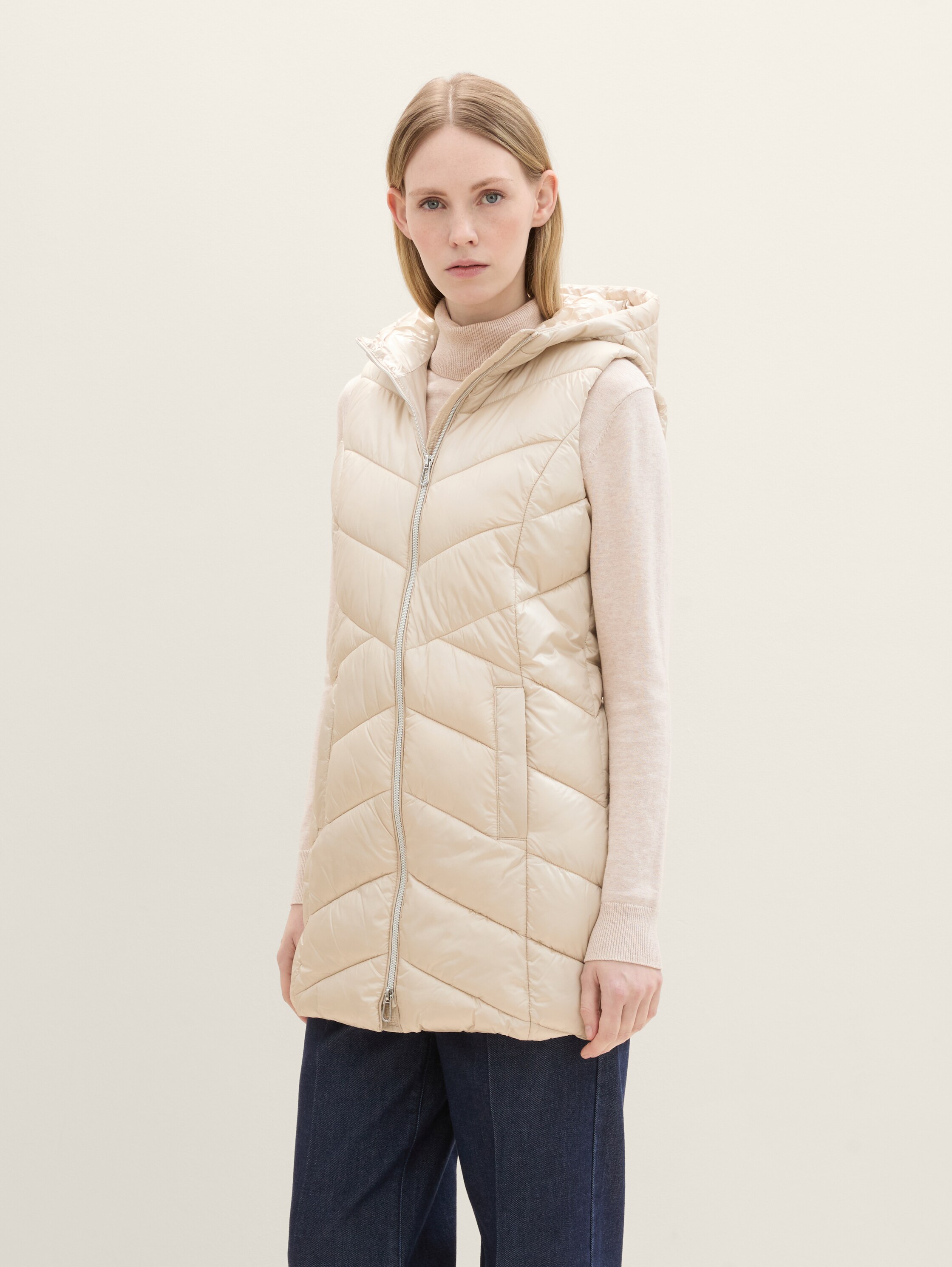 Lange Steppweste mit Kapuze - dusty_beige_1 - 