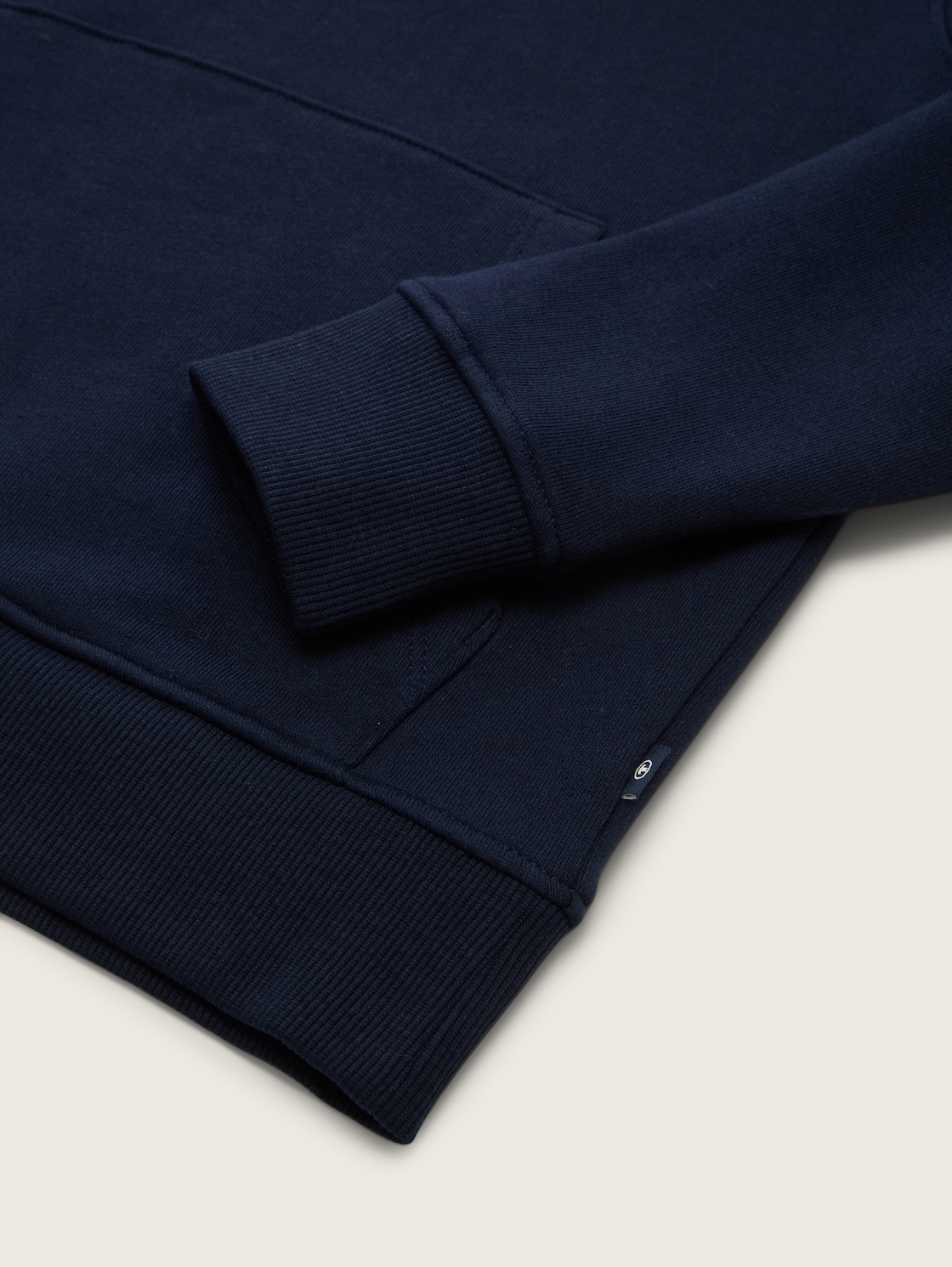 Hoodie Sweatshirt mit Logo-Print - sky captain blue - Detail-Model-Ansicht