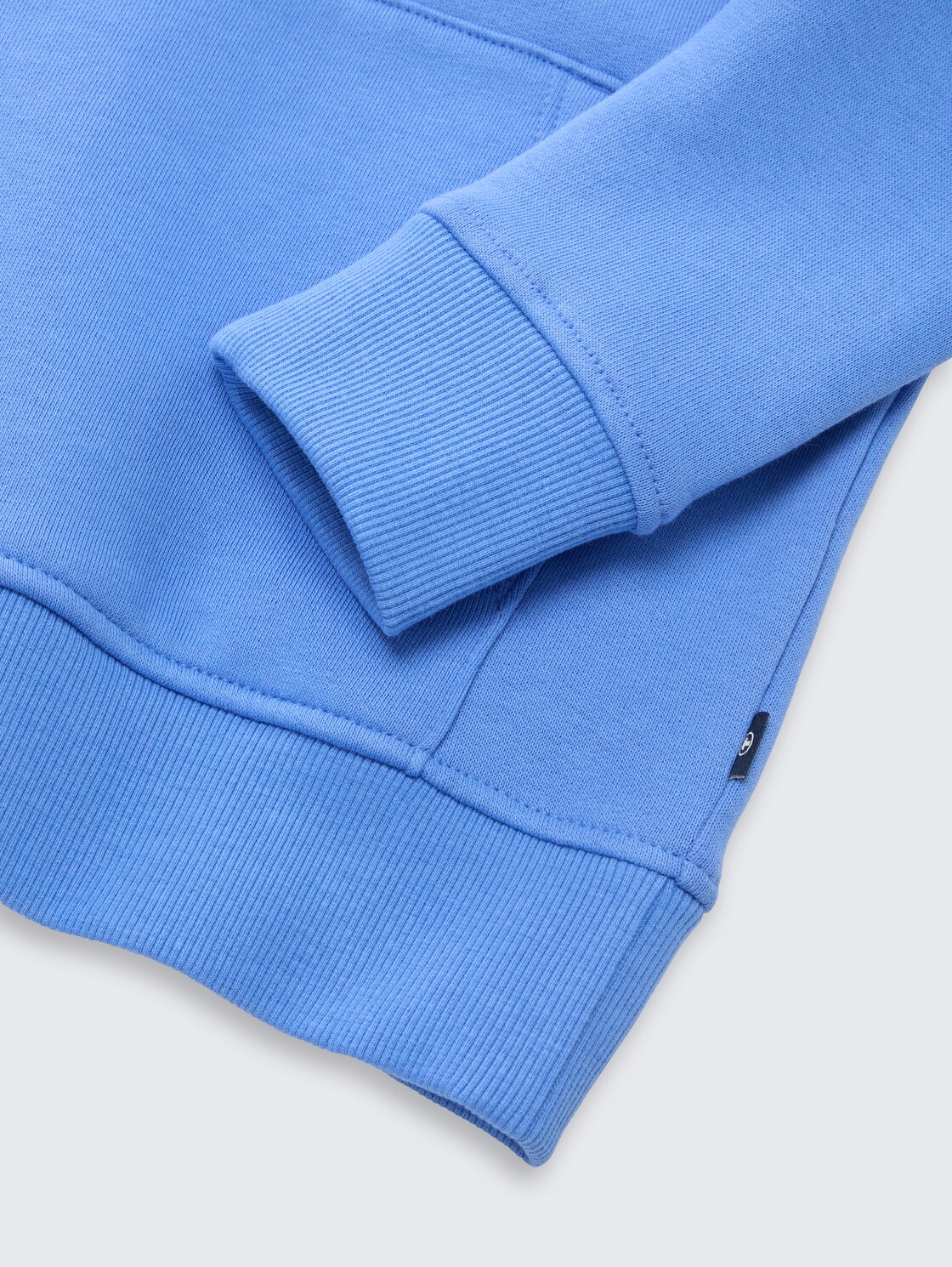 Hoodie Sweatshirt mit Logo-Print - soft mid blue - Detail-Model-Ansicht