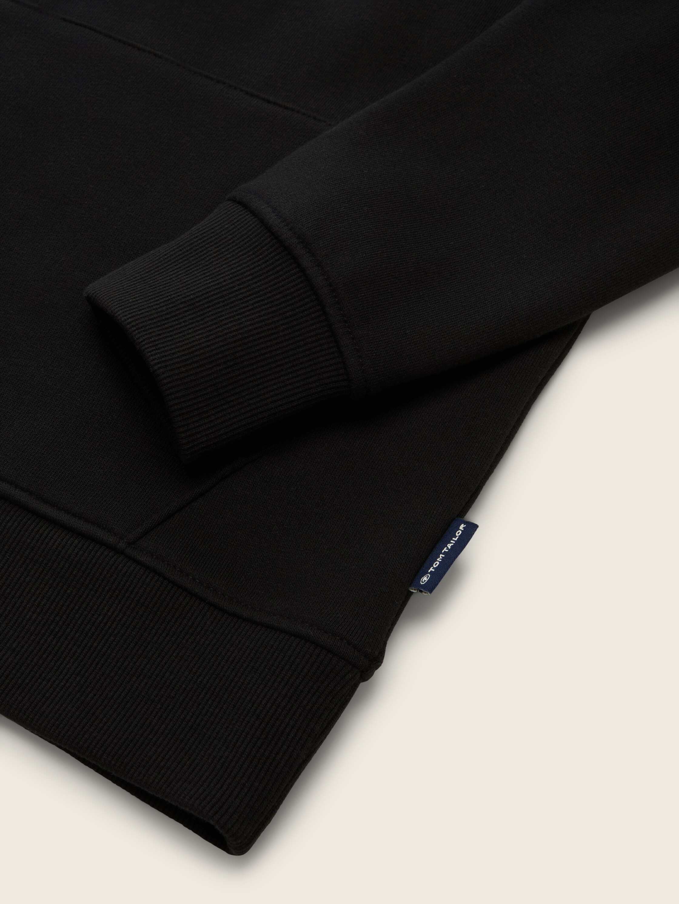 Hoodie sweatshirt with logo print - heavy black - Detail model view