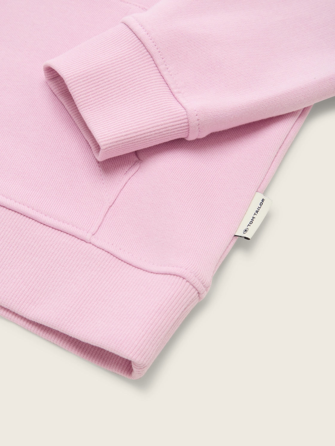 Hoodie Sweatshirt mit Logo-Print - dreamy lavender - Detail-Model-Ansicht