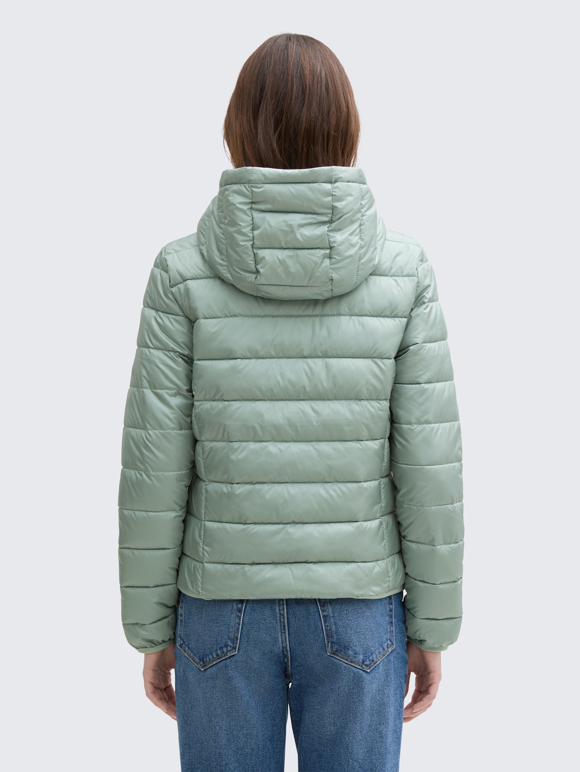 Lightweight Steppjacke mit Kapuze - gleam jade green - Model-Rückansicht